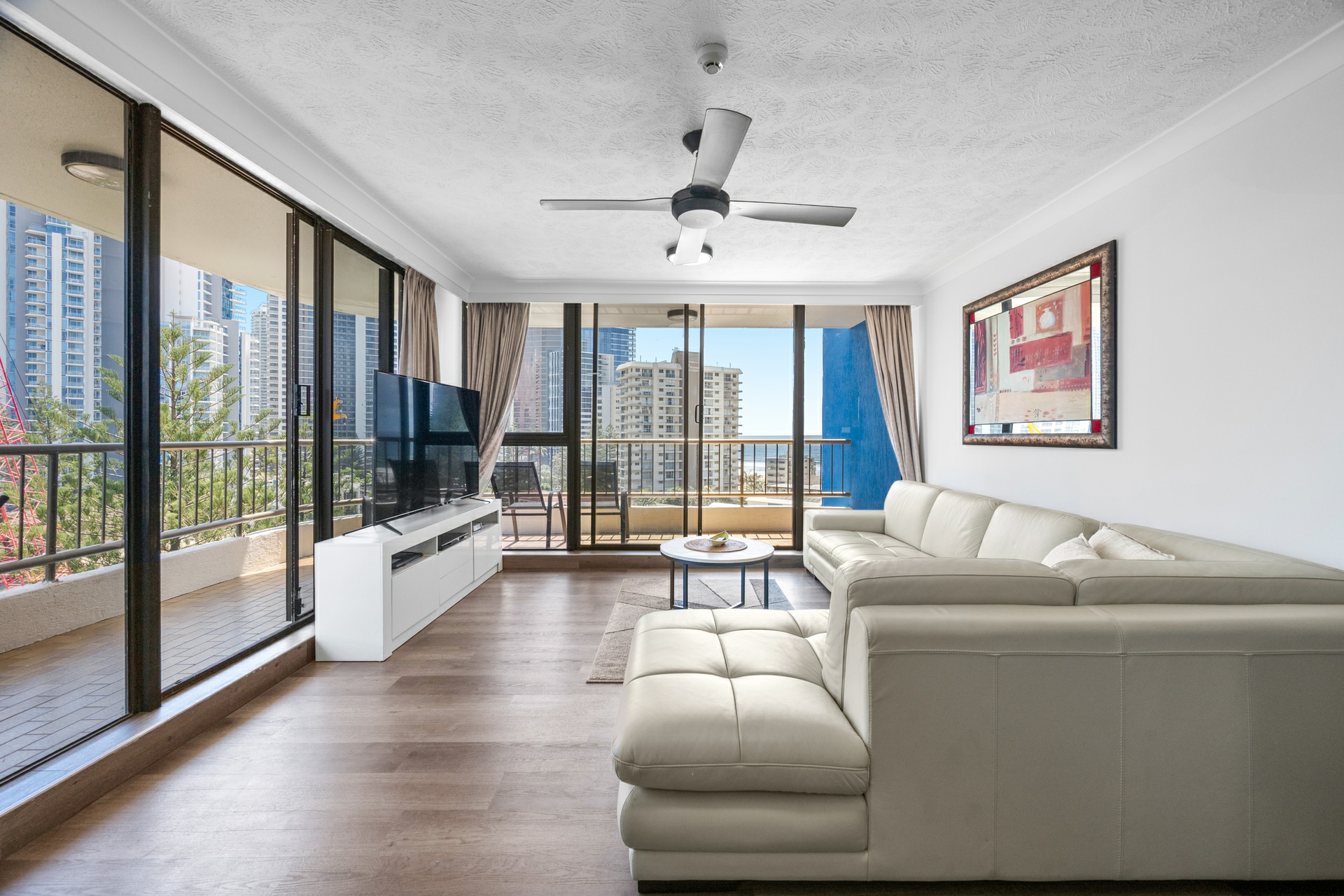 32/2943 Surfers Paradise Boulevard — photo 4 of 30