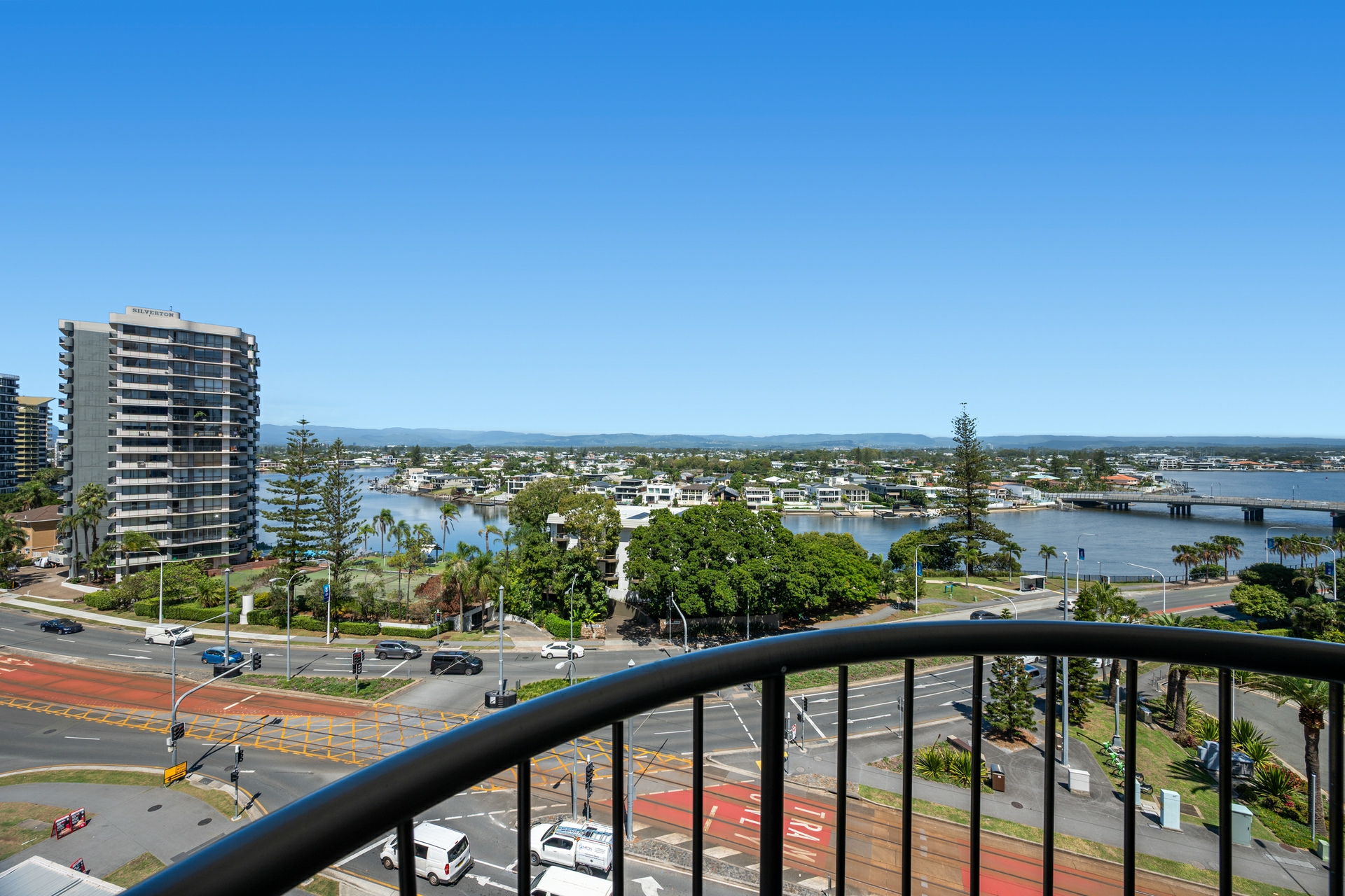 32/2943 Surfers Paradise Boulevard — photo 15 of 30