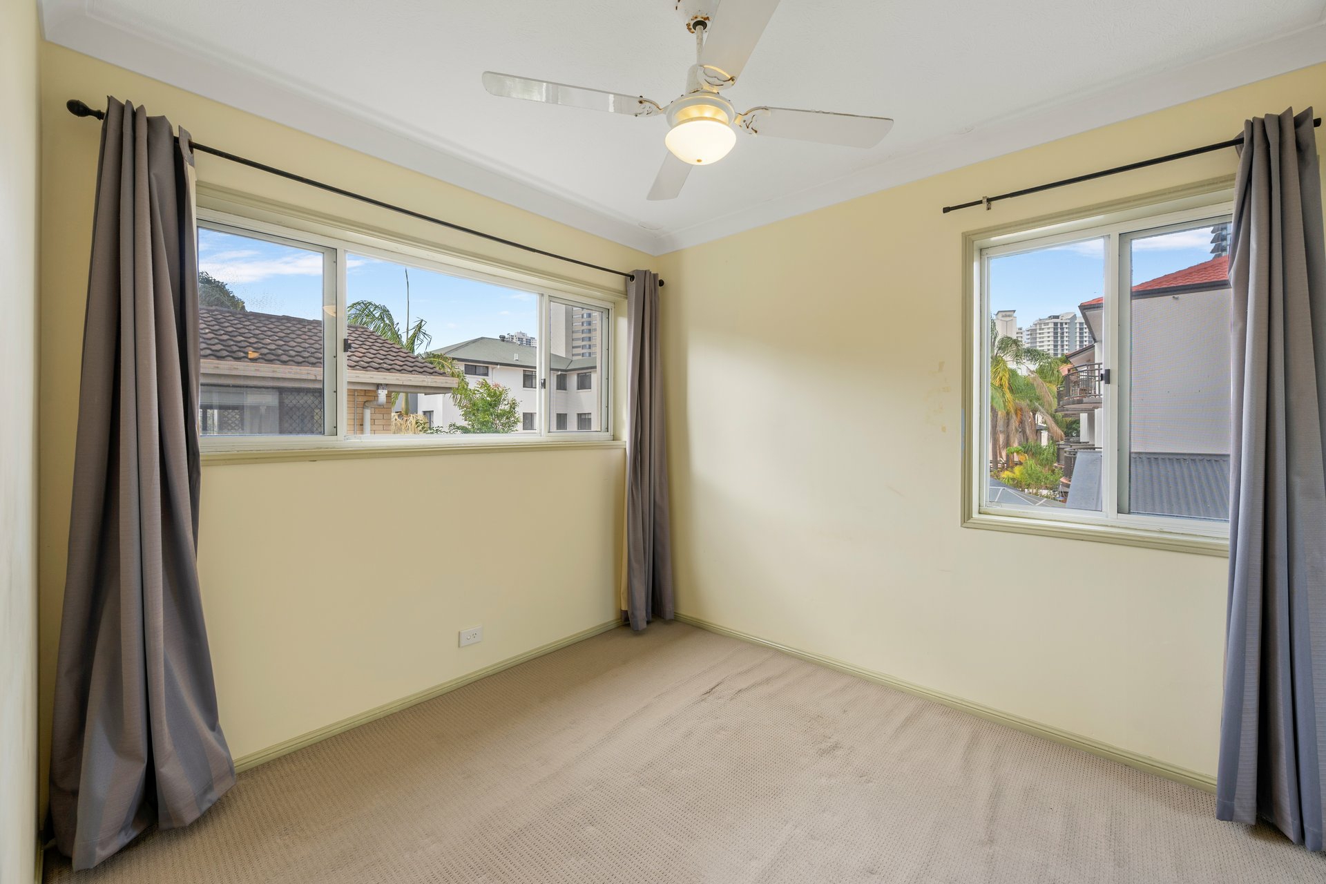 50/19 Monte Carlo Avenue — photo 9 of 13