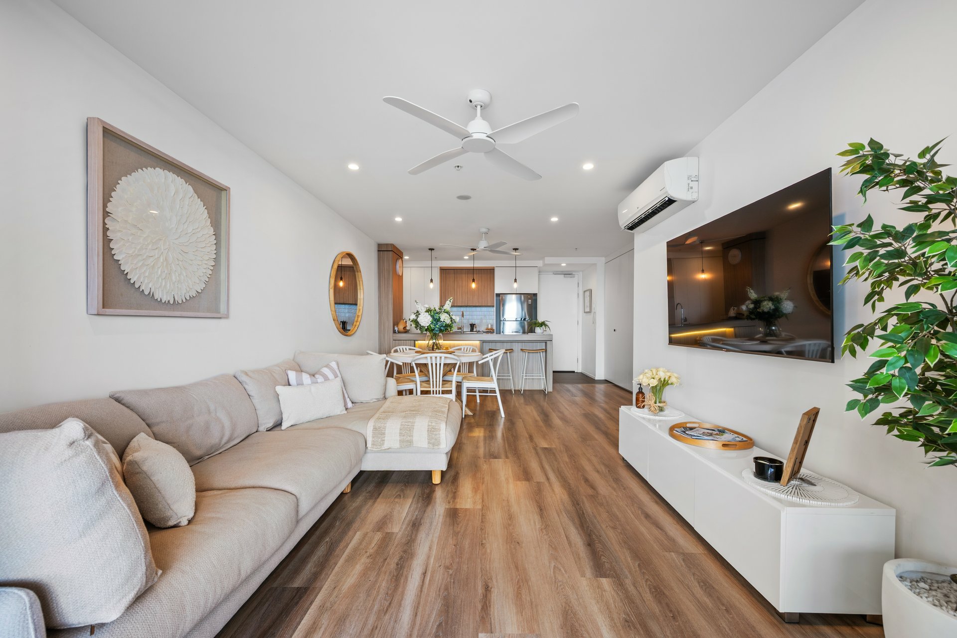 2/31 Queensland Avenue — photo 4 of 30
