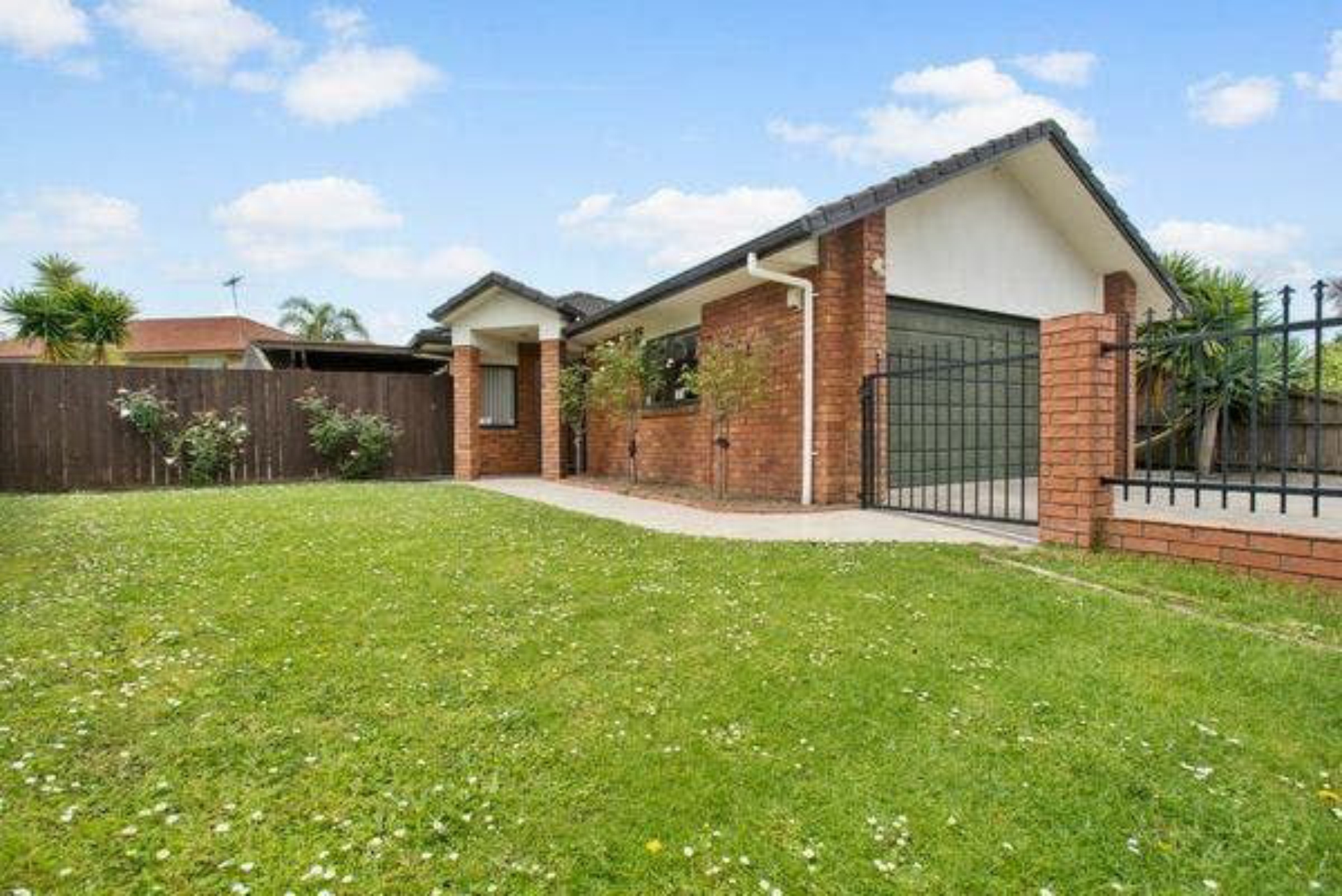 8 Carisbrook Crescent, PAPAKURA