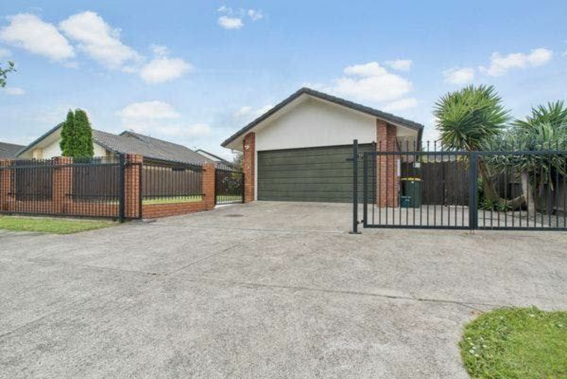 8 Carisbrook Crescent, PAPAKURA