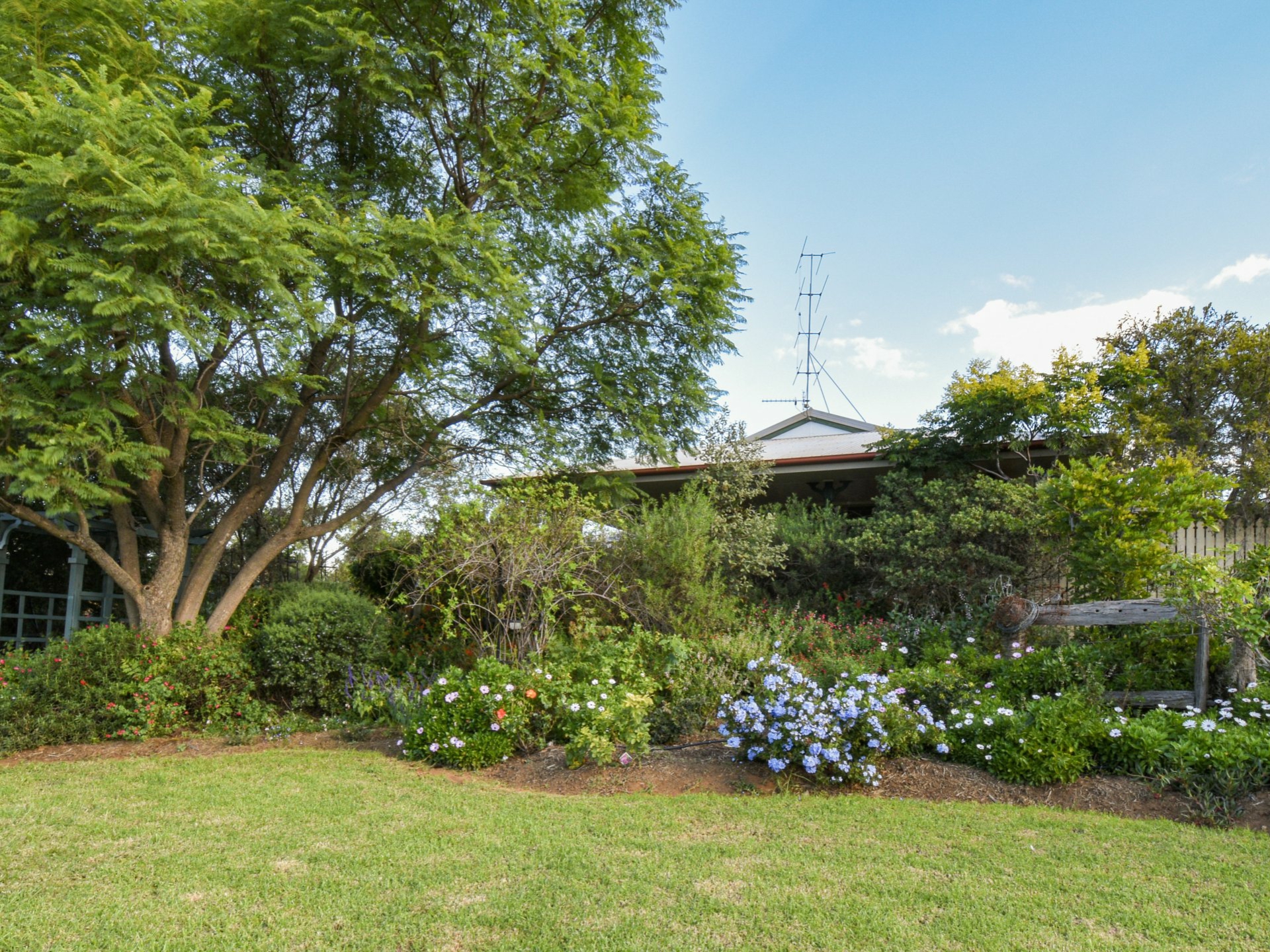 8 Matthew Jones Drive, ROSENTHAL HEIGHTS