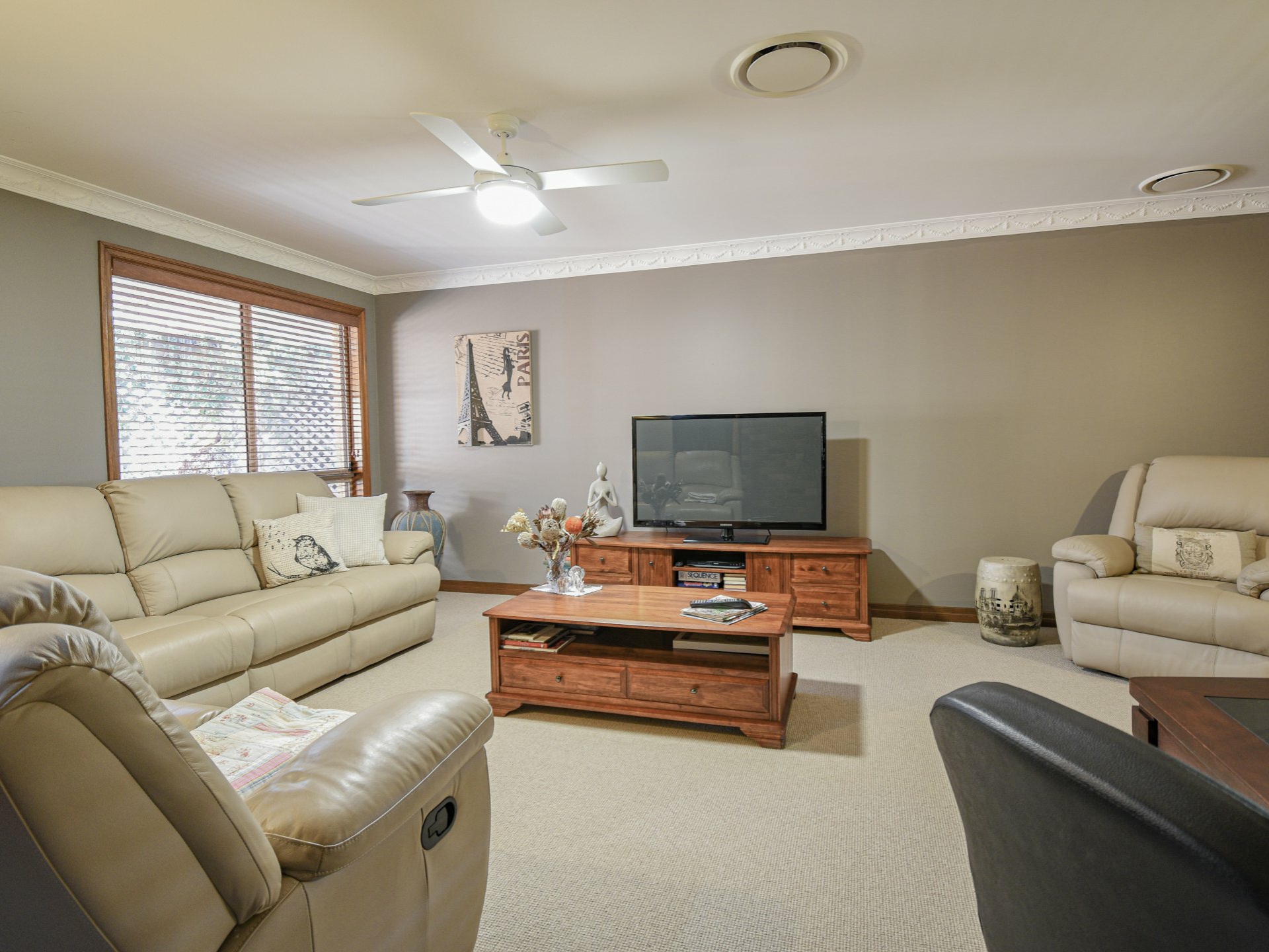 8 Matthew Jones Drive, ROSENTHAL HEIGHTS