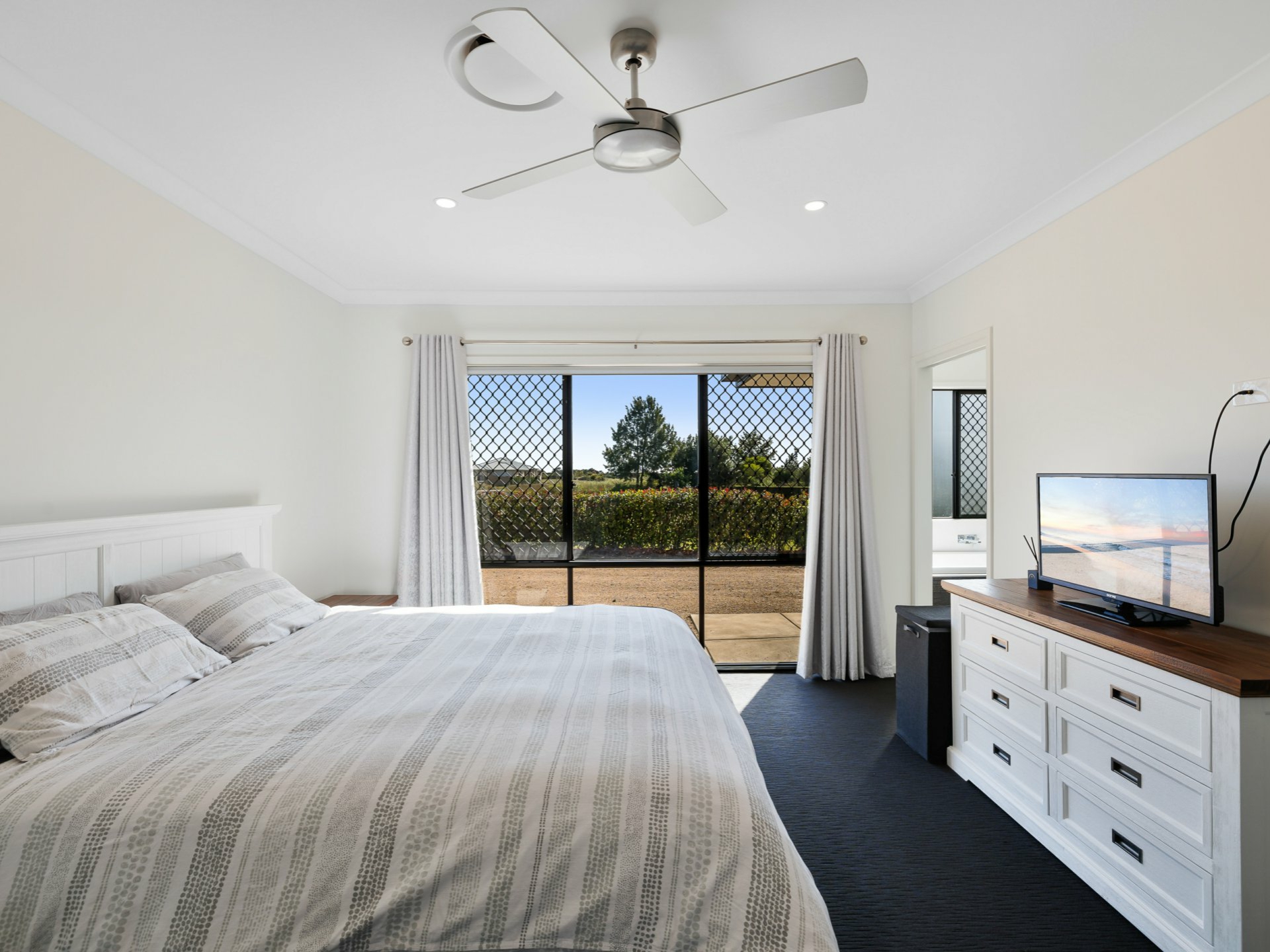 27 Amarina Avenue, SLADEVALE