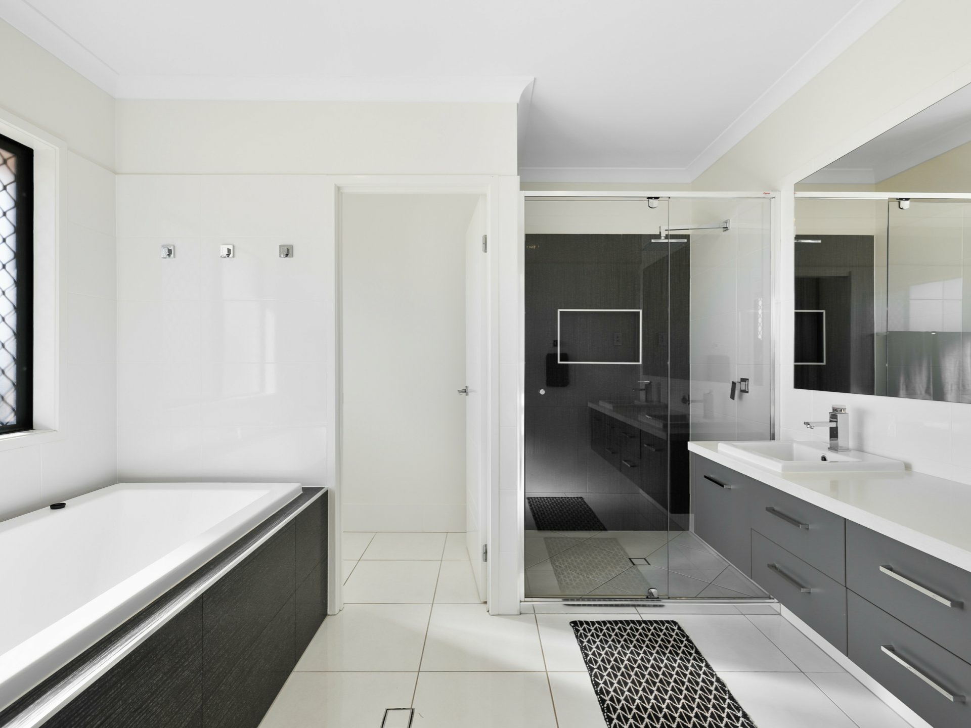 27 Amarina Avenue, SLADEVALE