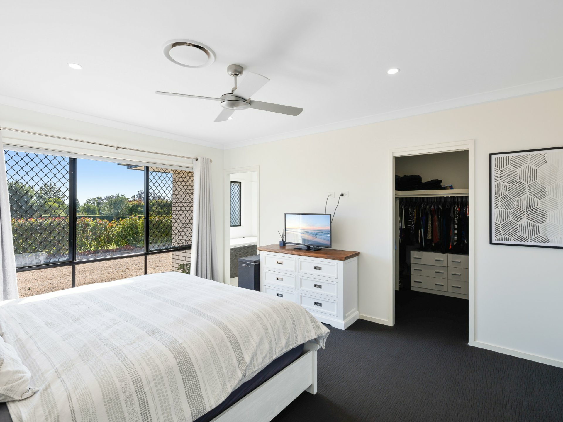 27 Amarina Avenue, SLADEVALE