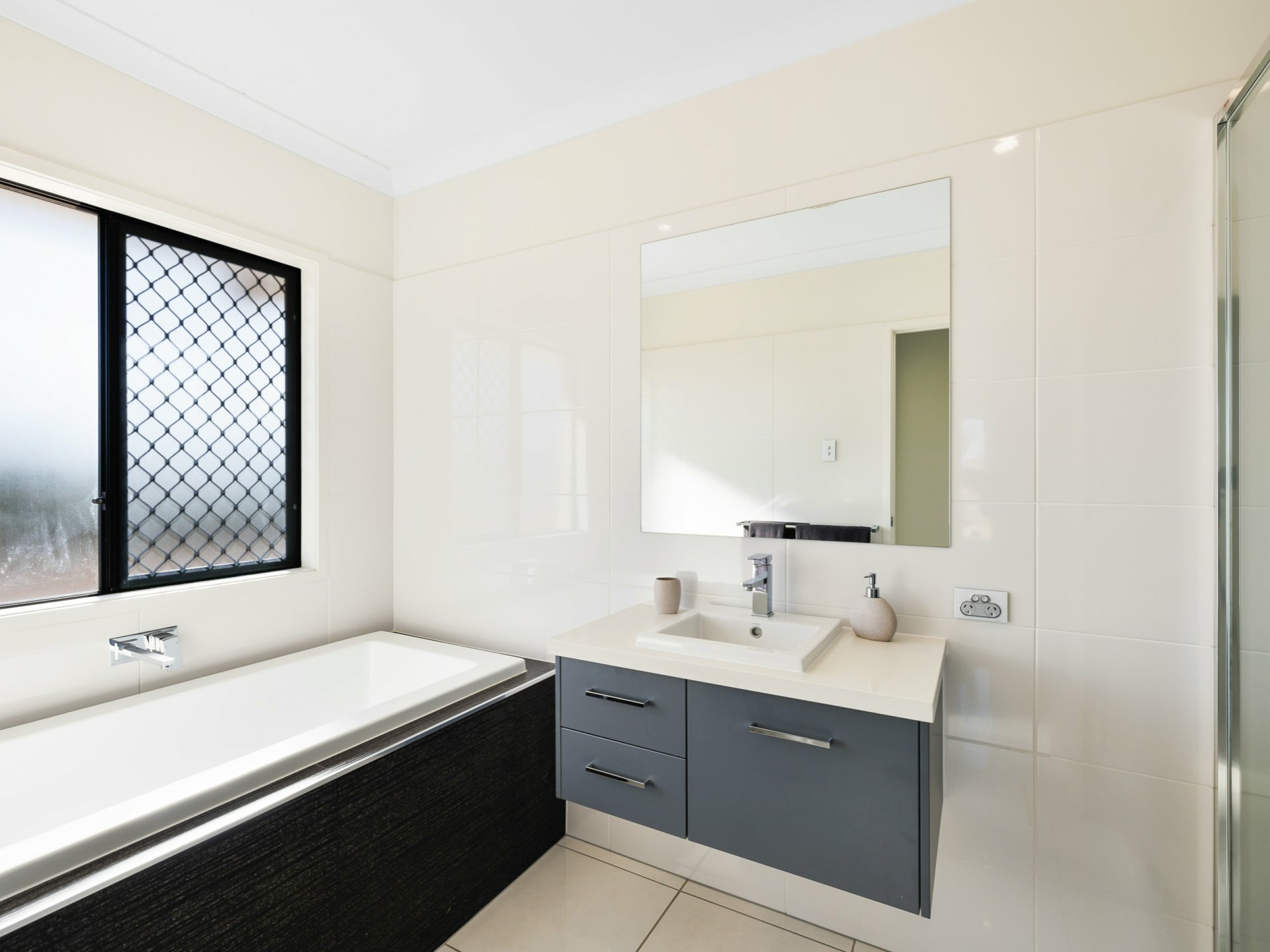 27 Amarina Avenue, SLADEVALE