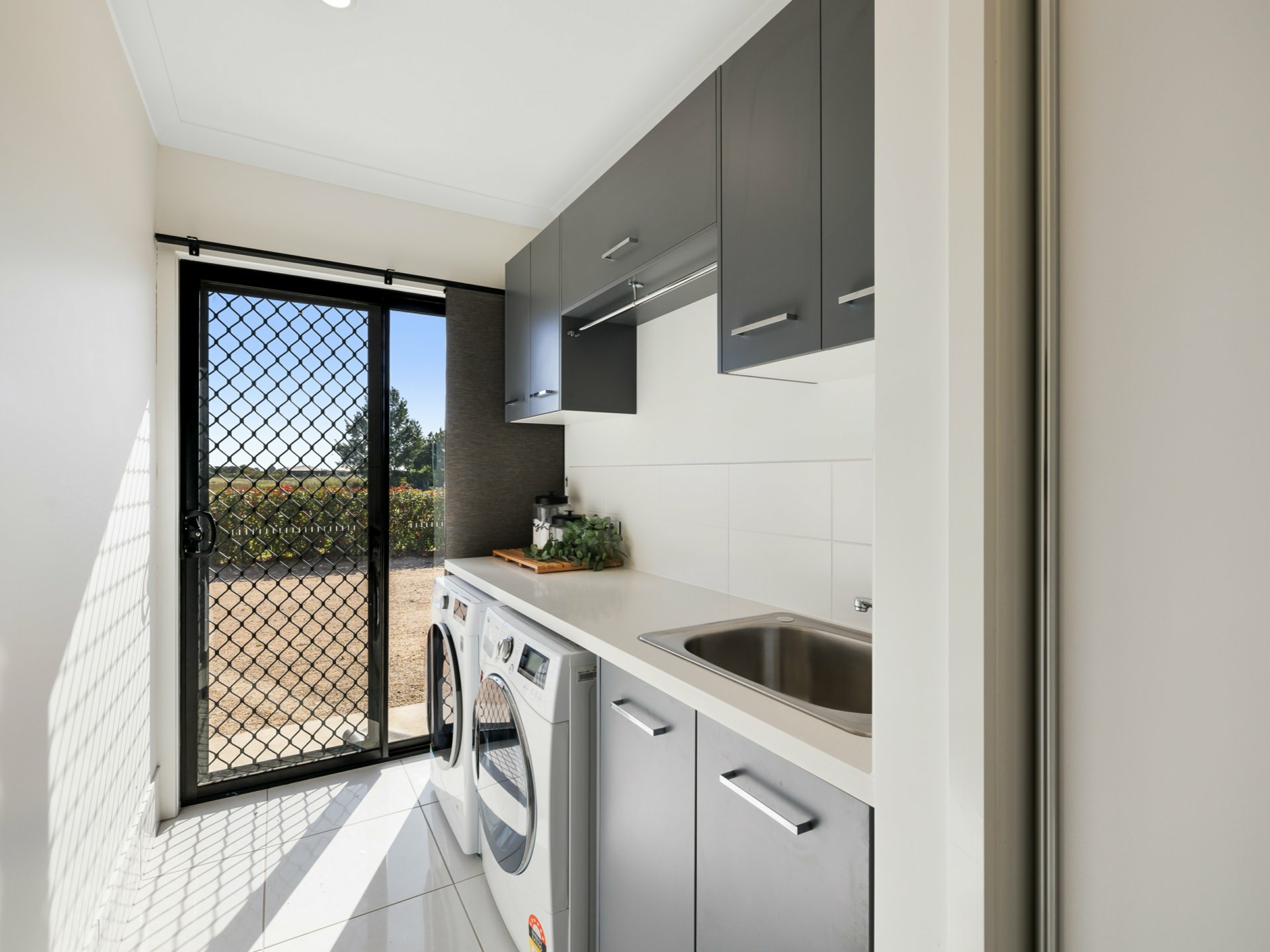 27 Amarina Avenue, SLADEVALE