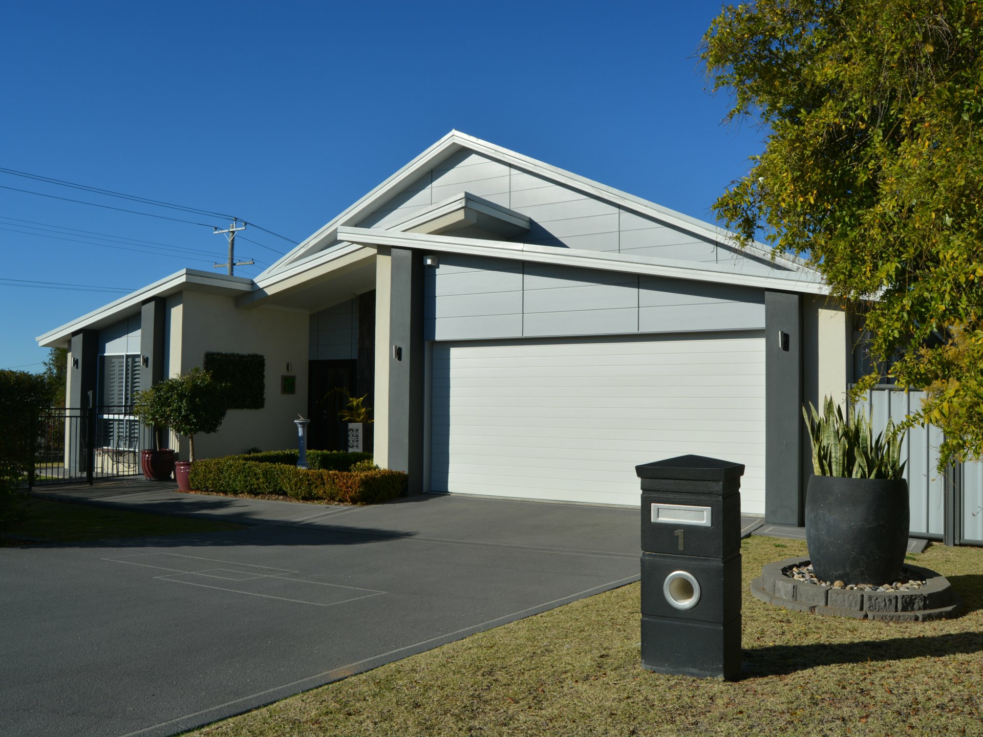 1 Ridgeview Road, WARWICK