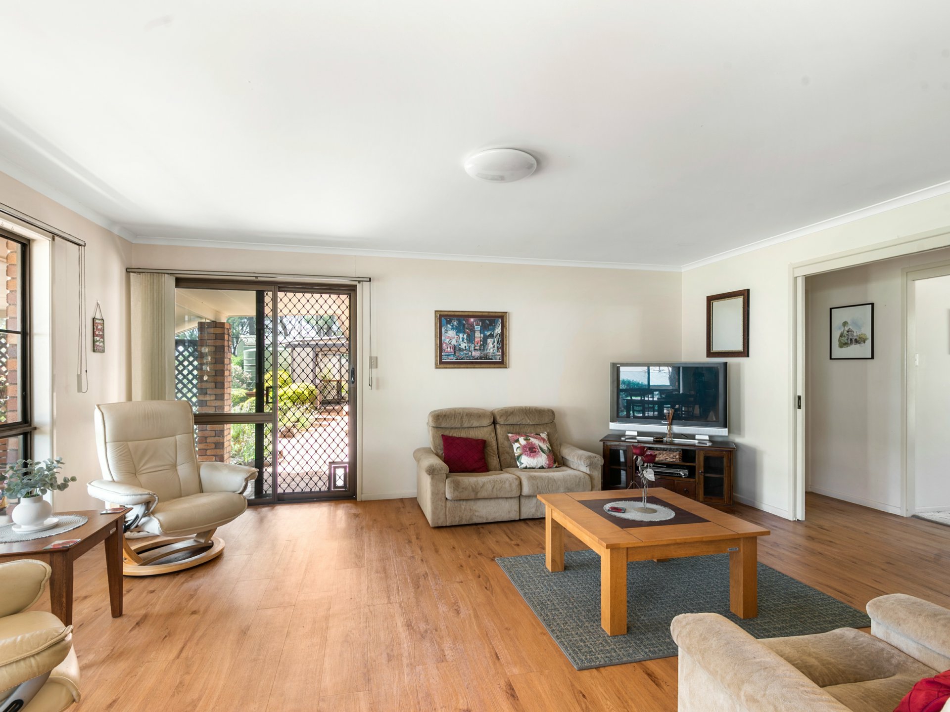 196 Lyndhurst Lane, ROSENTHAL HEIGHTS