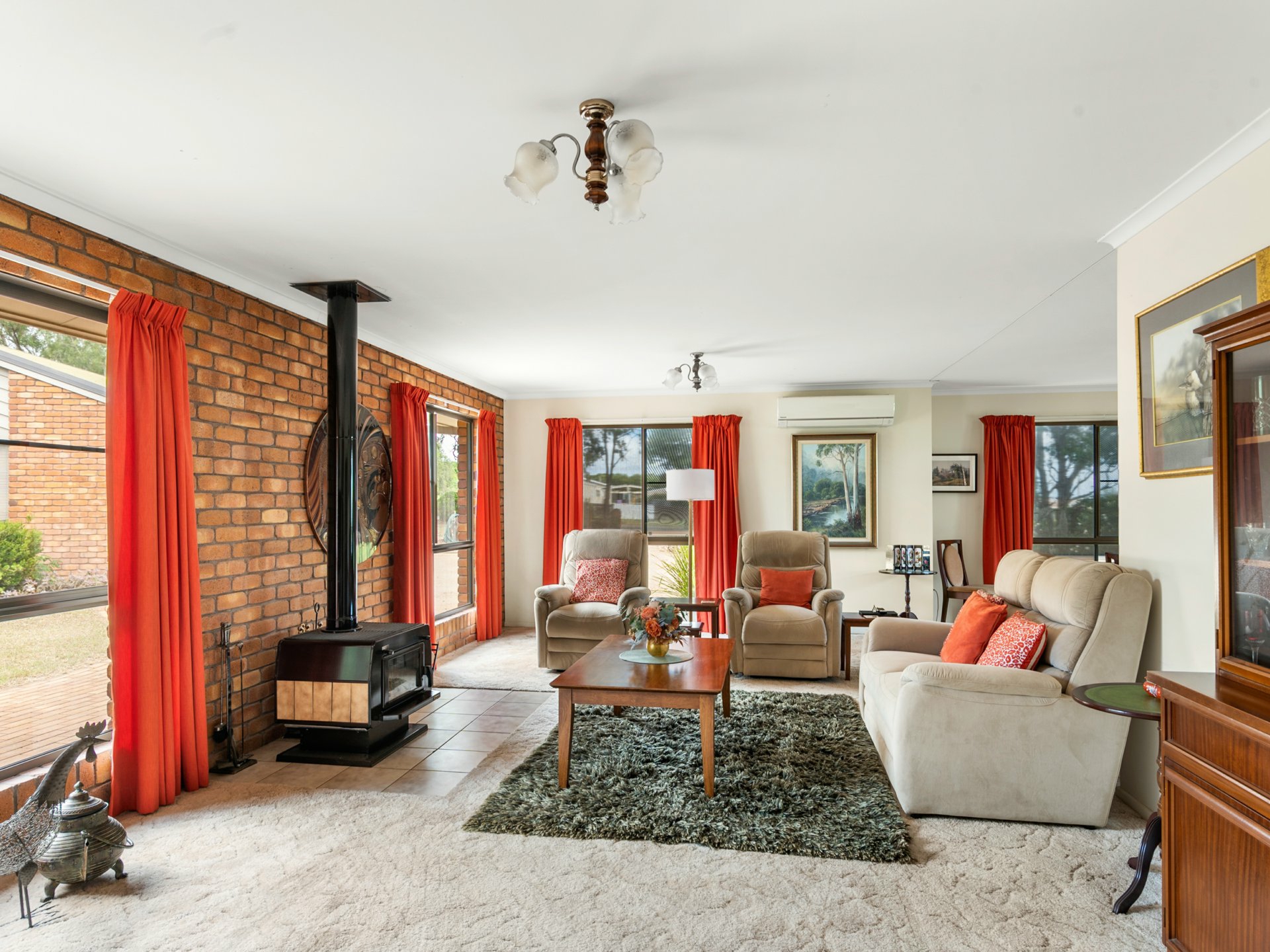 196 Lyndhurst Lane, ROSENTHAL HEIGHTS