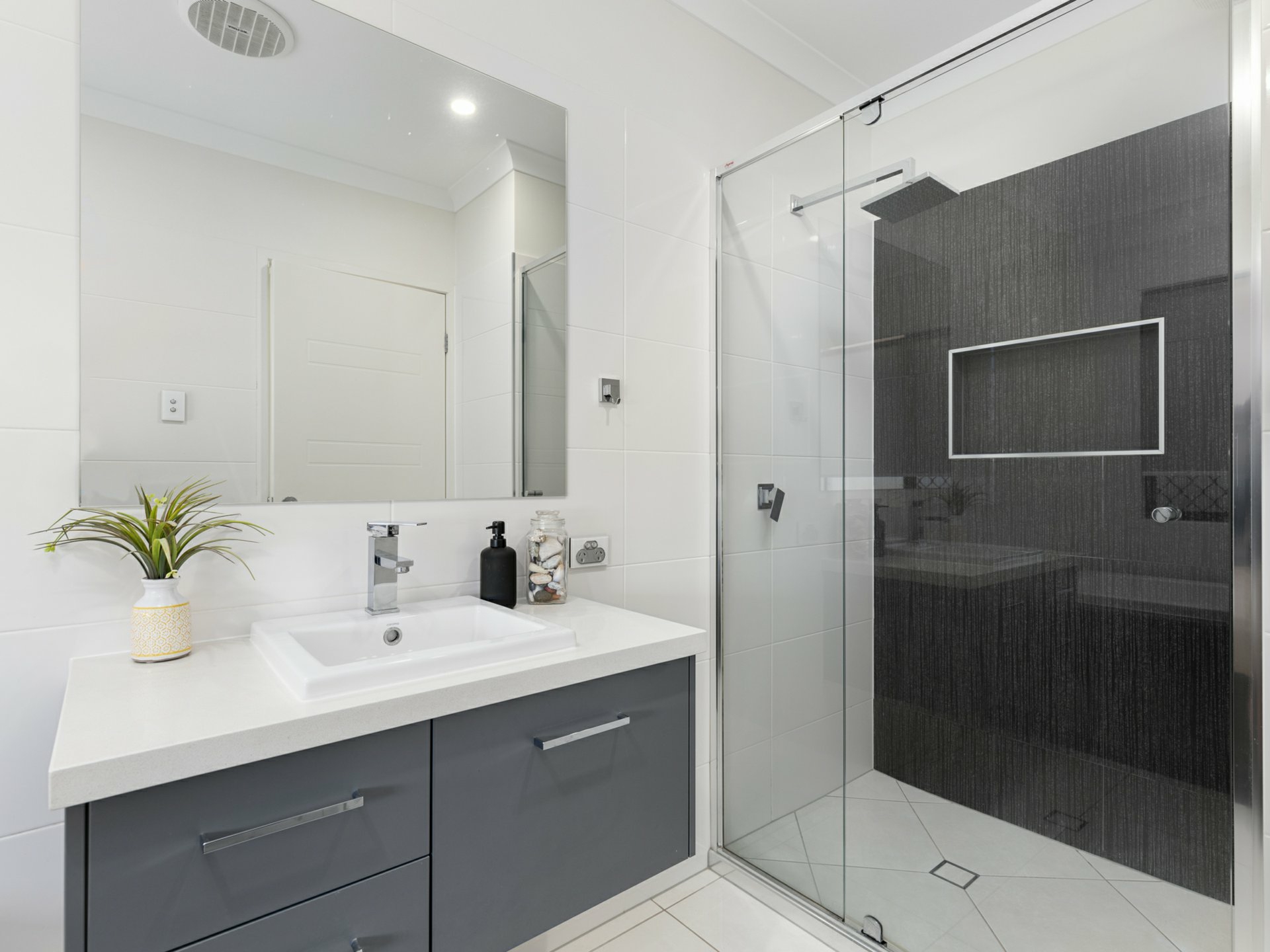 27 Amarina Avenue, SLADEVALE