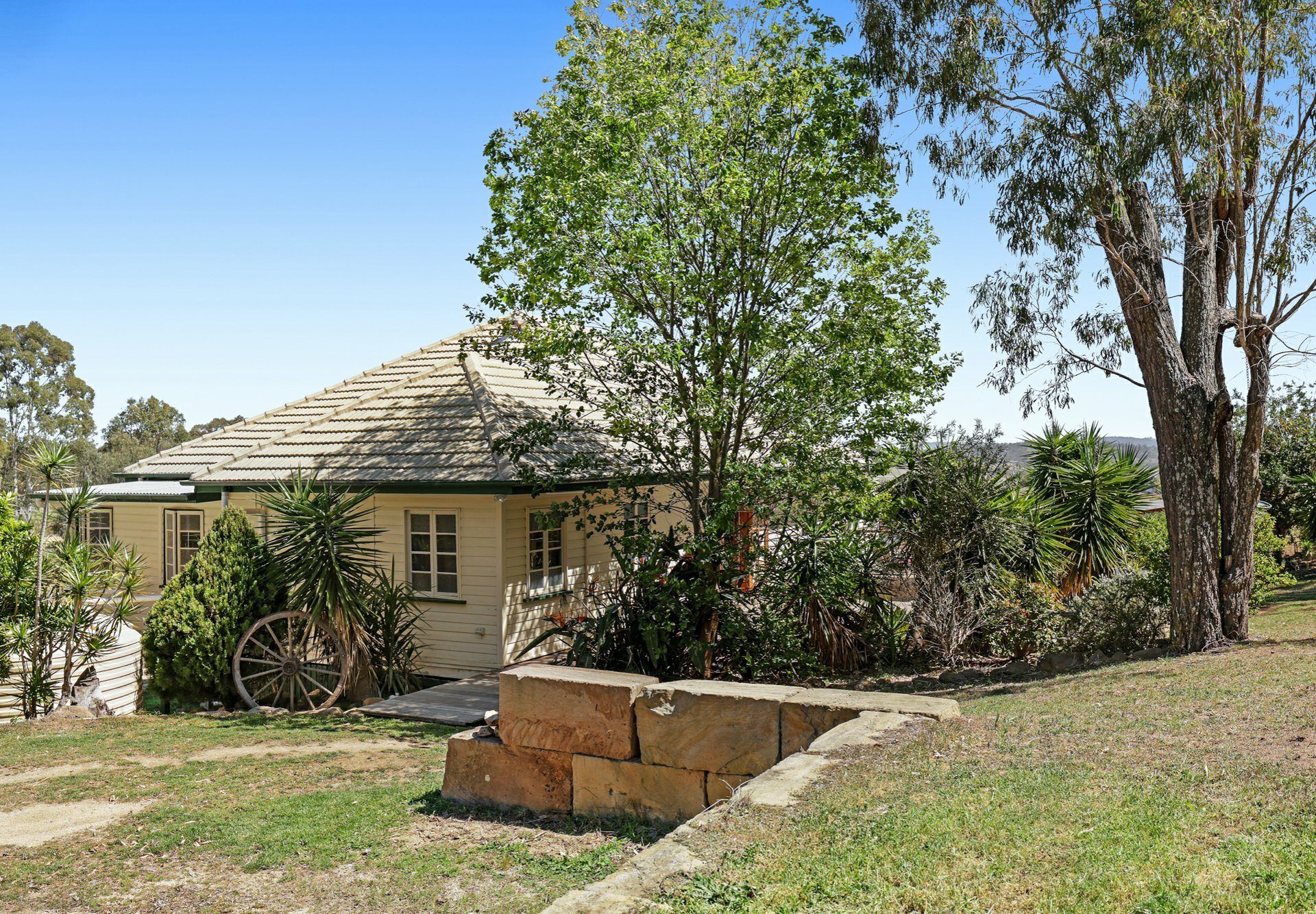 33 Everest Road — photo from LJ Hooker Warwick