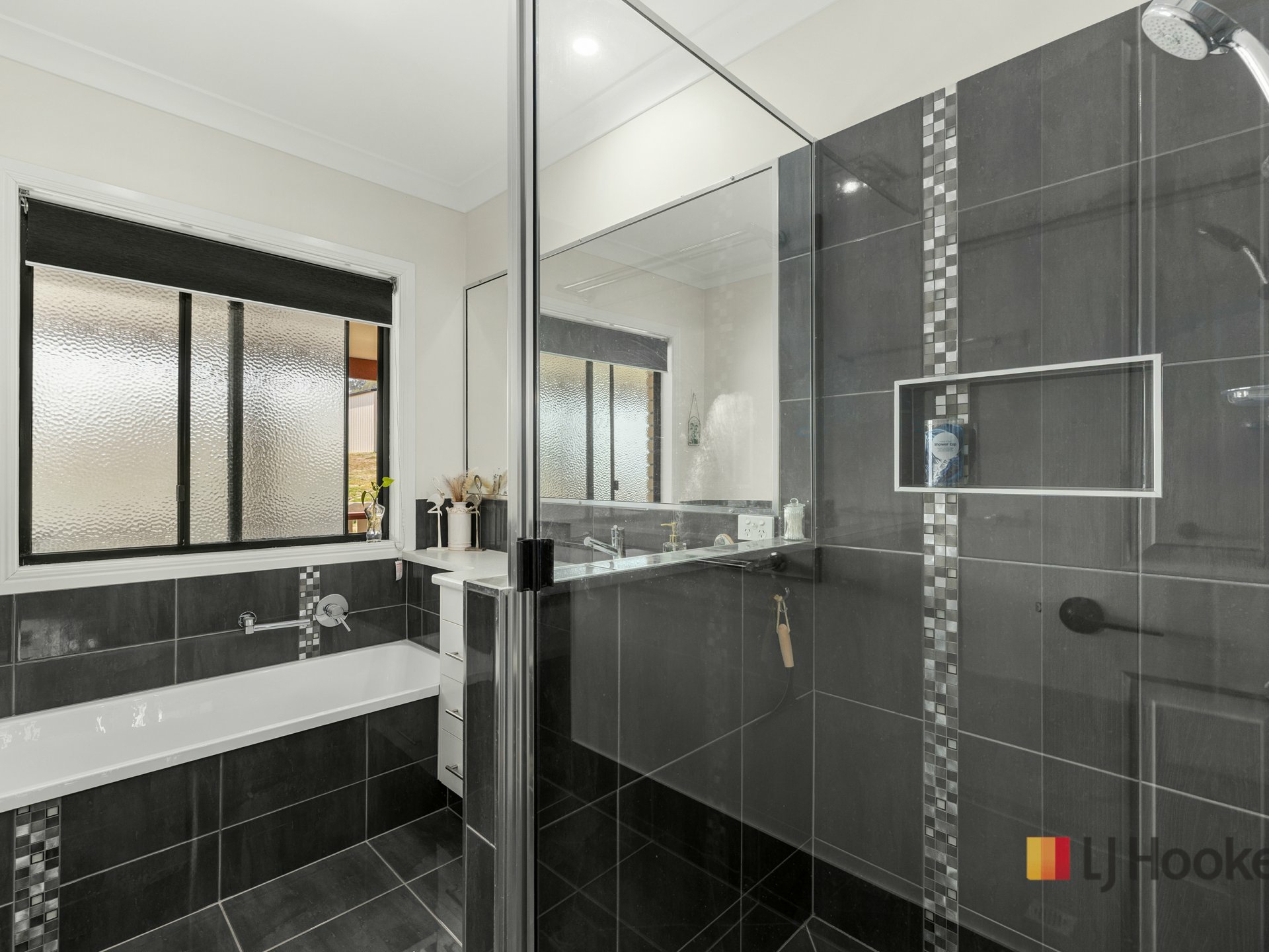23-25 Verney Drive — photo 16 of 26