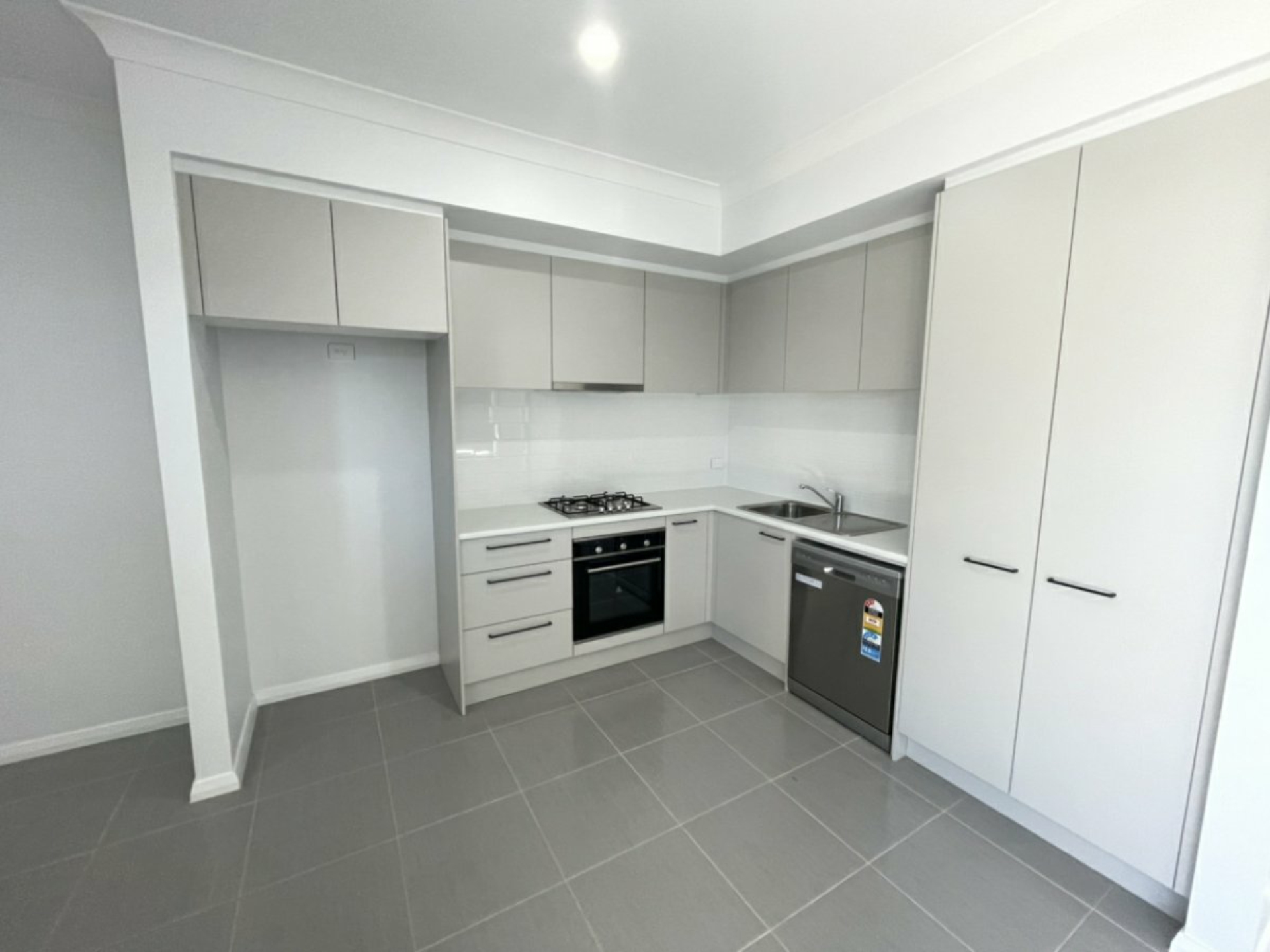 170B Village Circuit, GREGORY HILLS