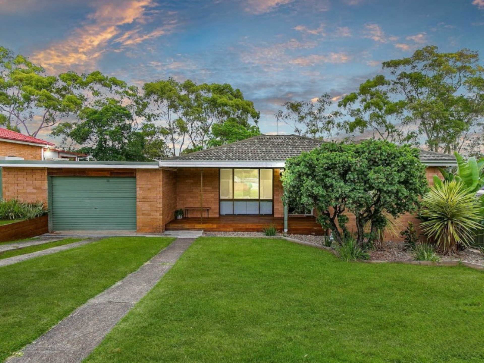 37 Manooka Crescent, BRADBURY