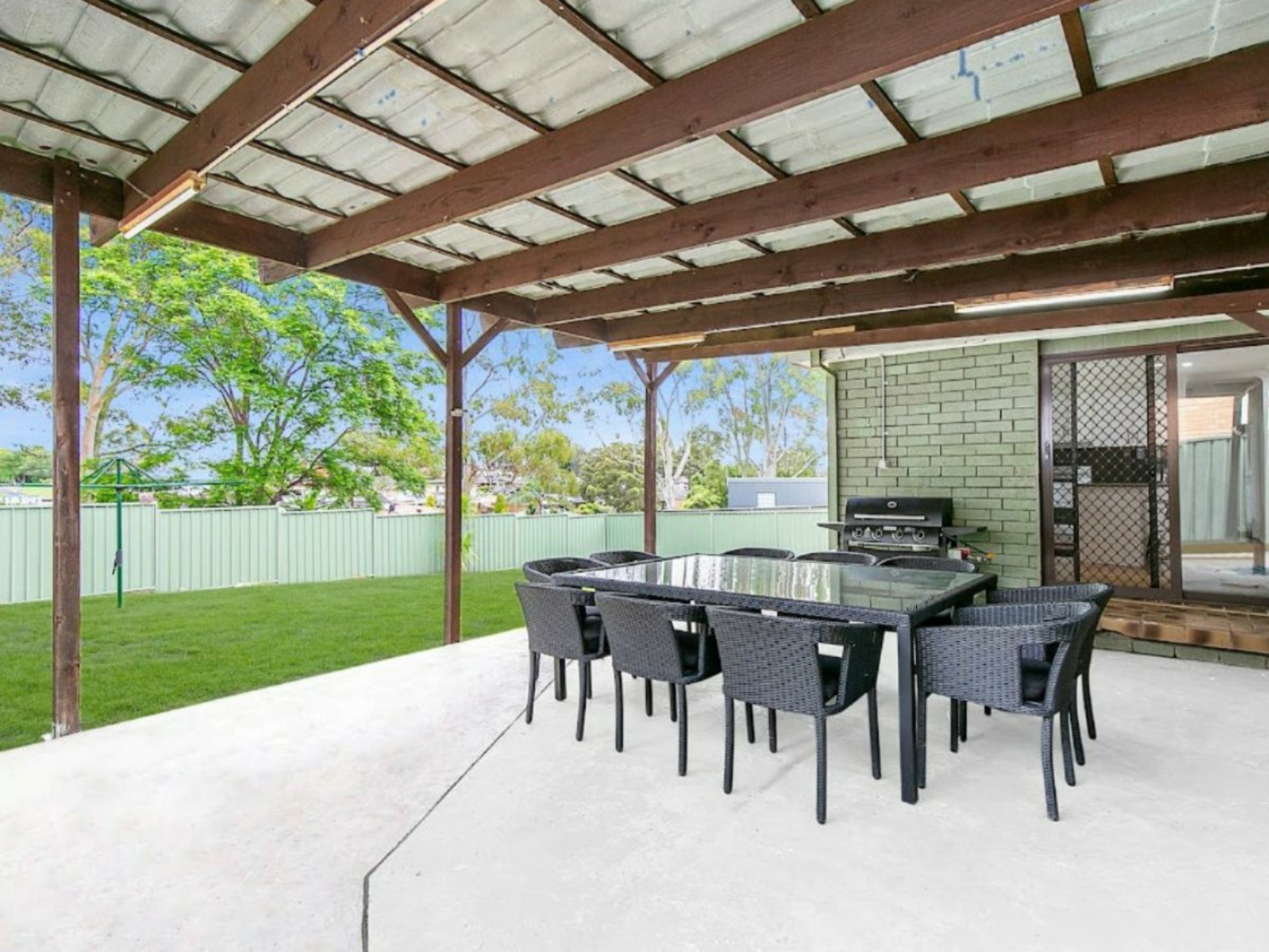 37 Manooka Crescent, BRADBURY