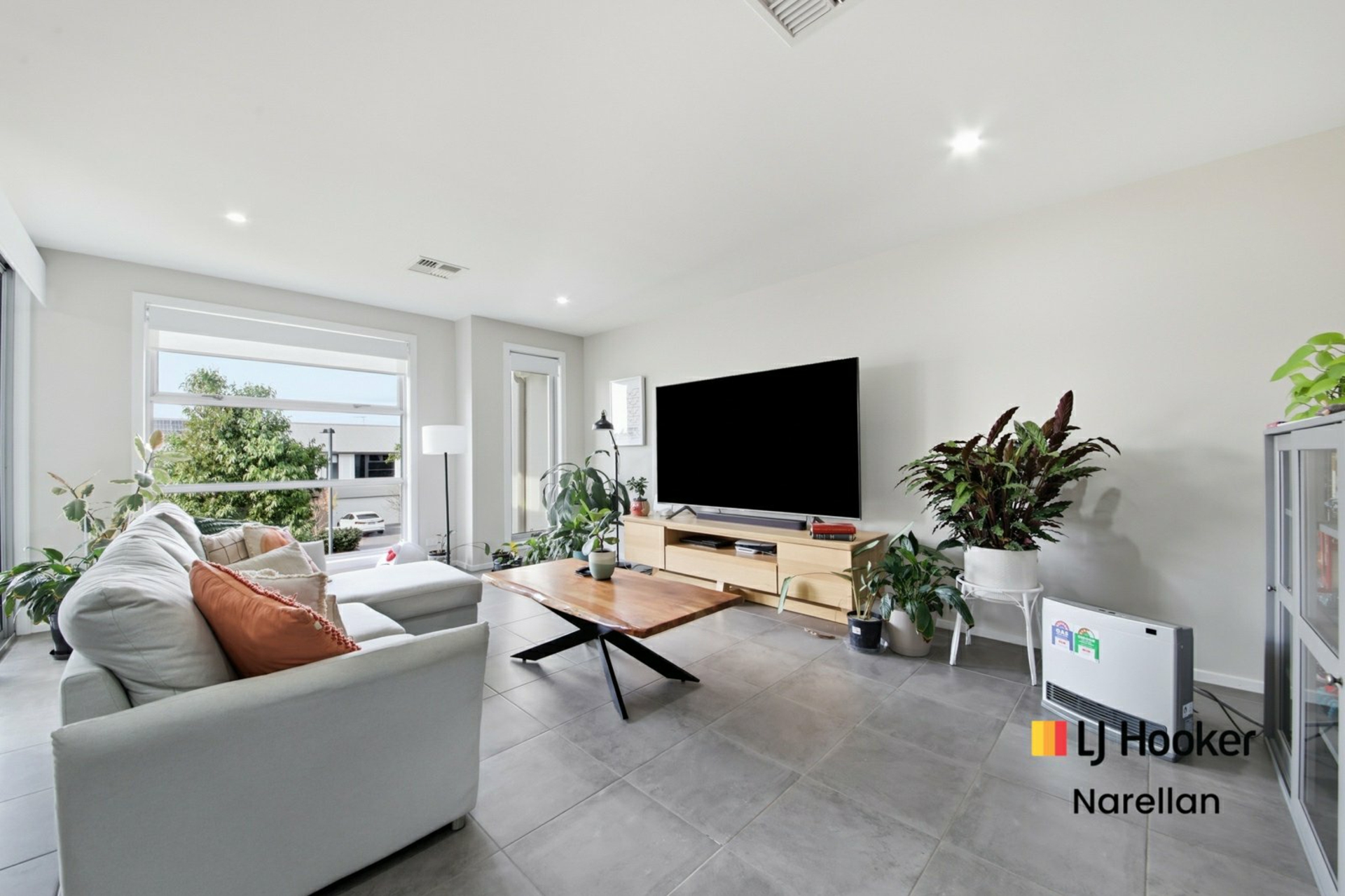 8 Eccles Lane — photo 3 of 11