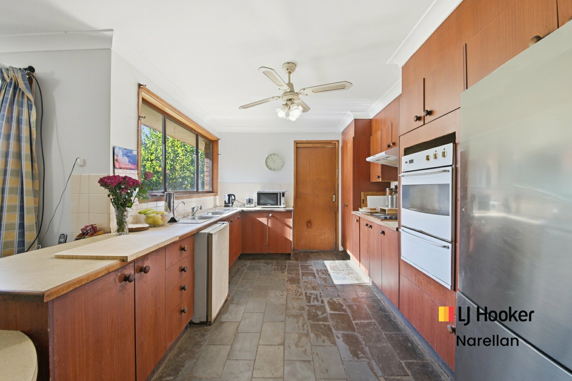 280 Oaks Road — photo 3 of 12