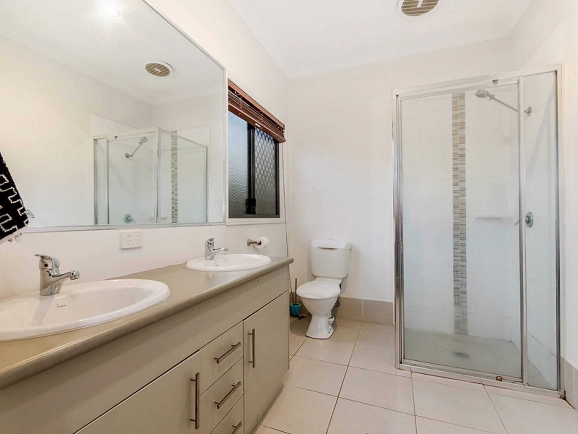 8 Parrott Court, GILSTON
