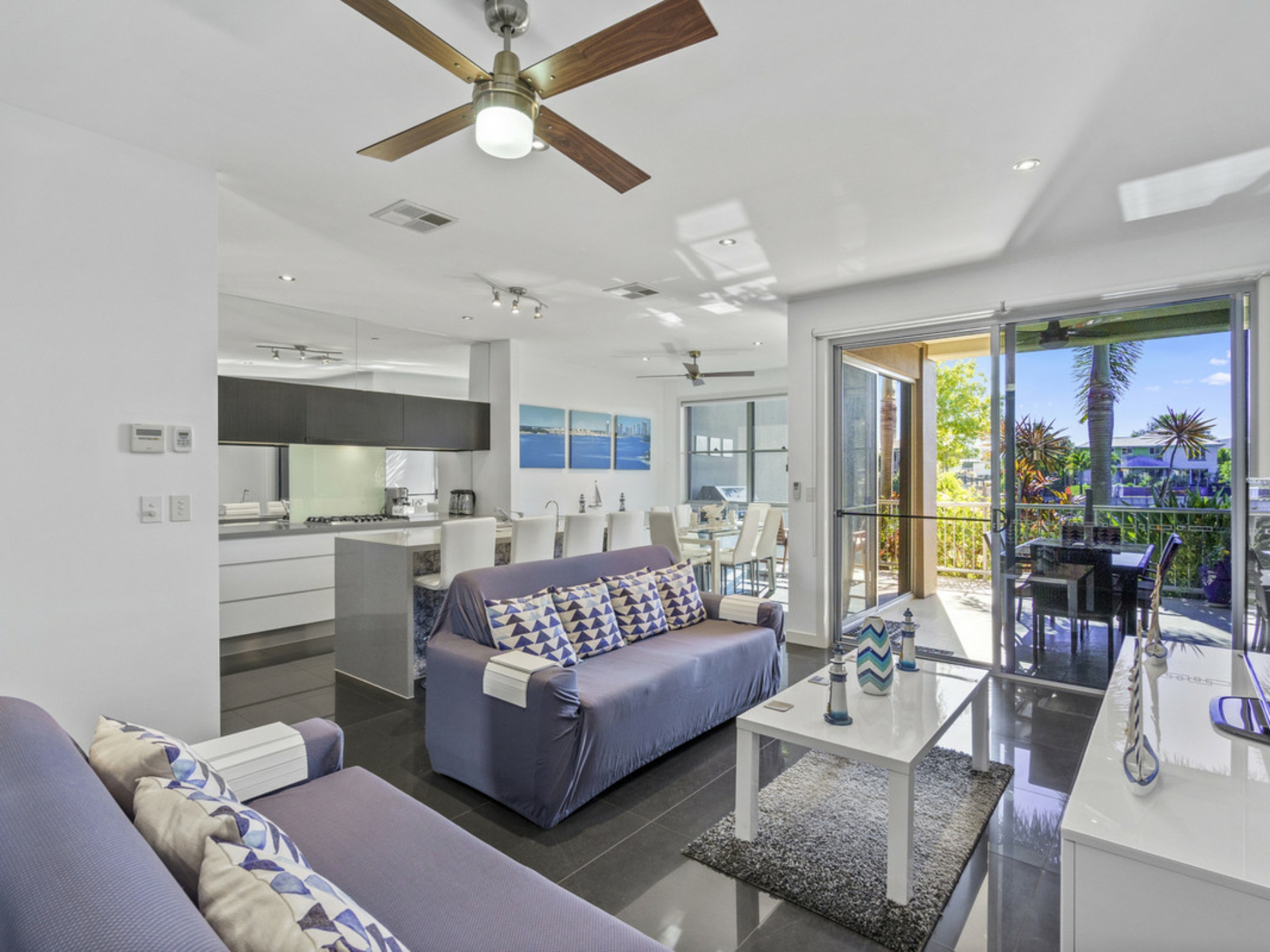 2/5021 Emerald Island Drive, CARRARA