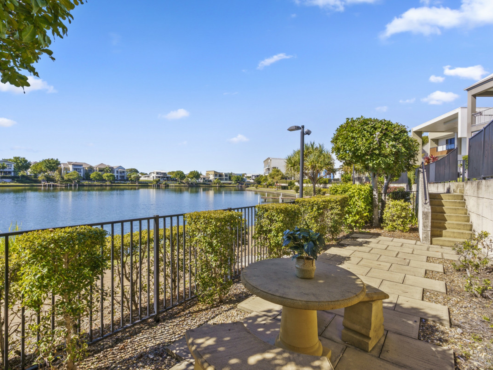 2/5021 Emerald Island Drive, CARRARA