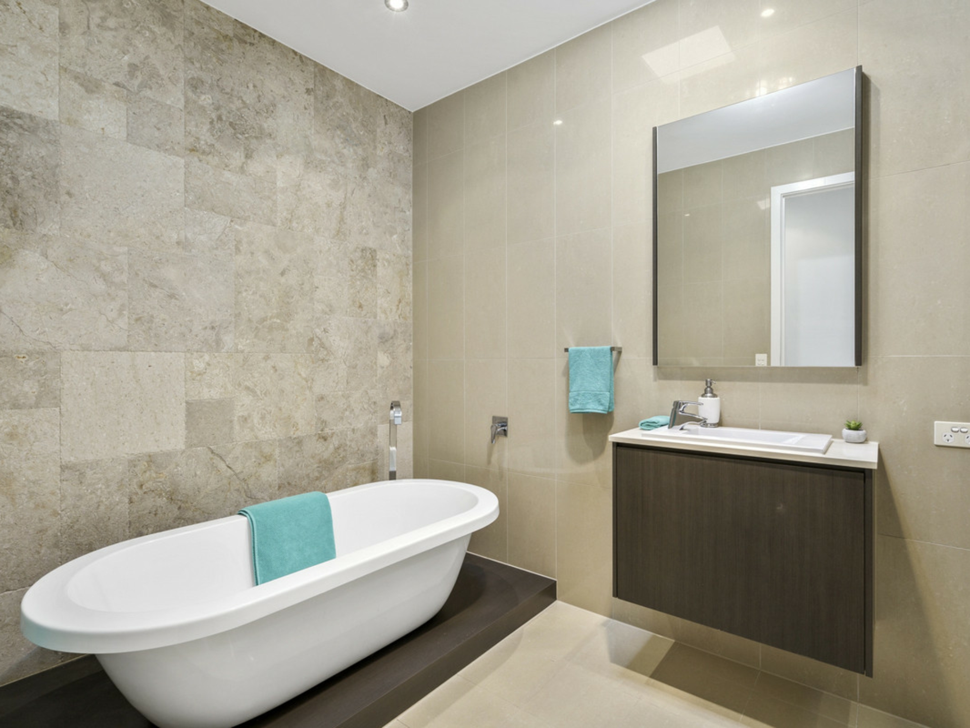 2/5021 Emerald Island Drive, CARRARA