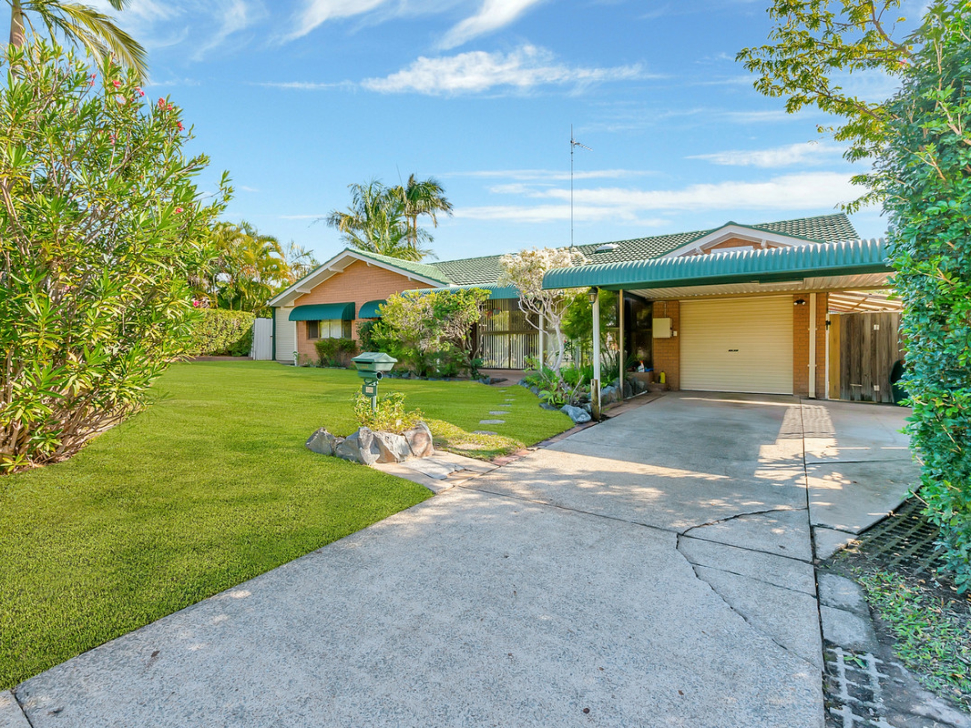 48 Lambros Drive Benowa QLD