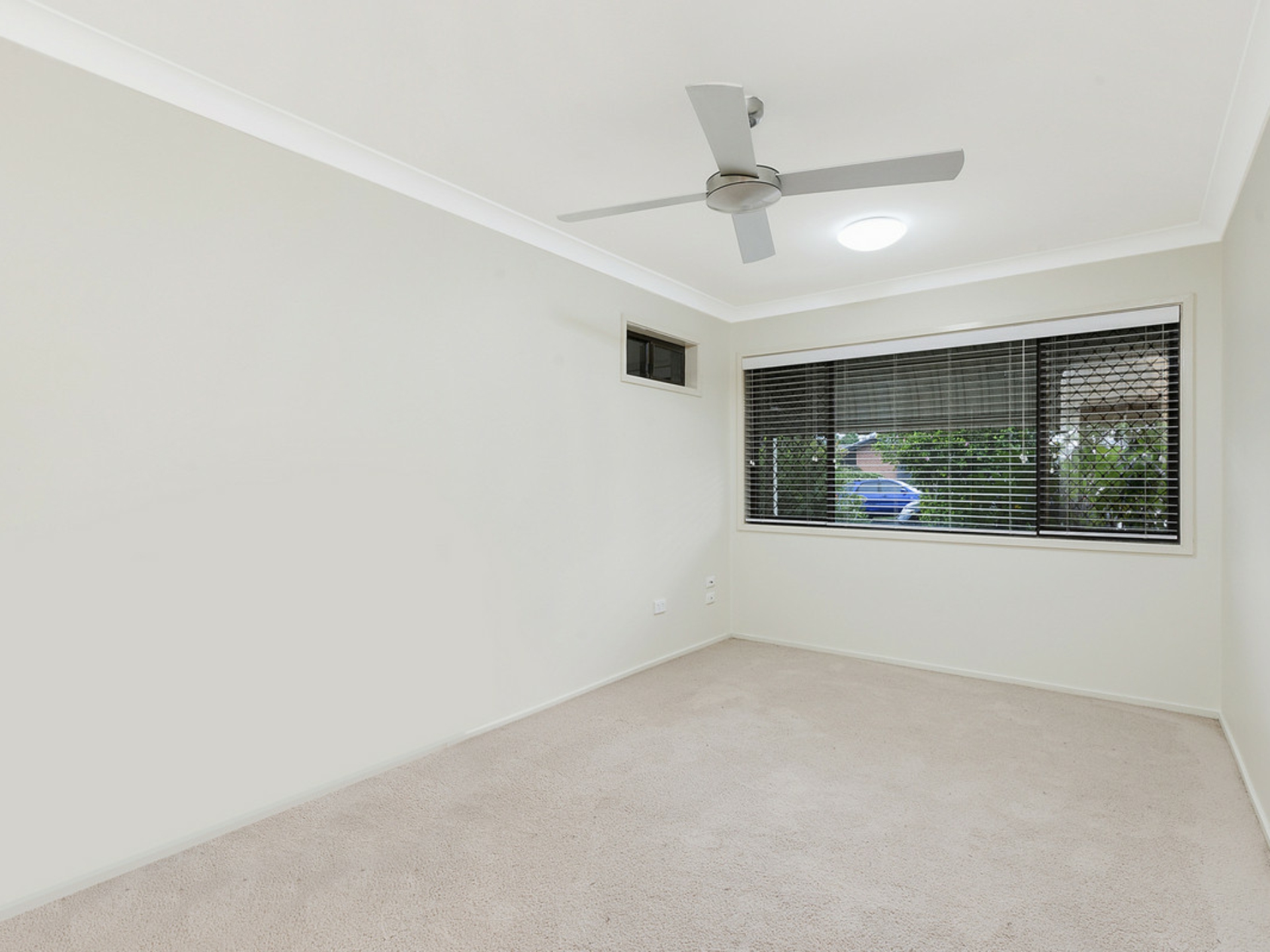 48 Lambros Drive Benowa QLD - Property Details - LJ Hooker