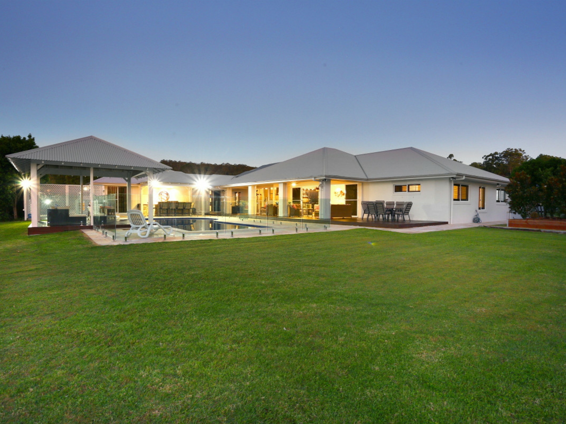 29 Lagoon Park Drive, MAUDSLAND