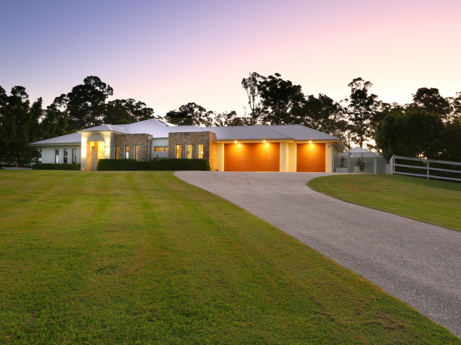 29 Lagoon Park Drive, MAUDSLAND