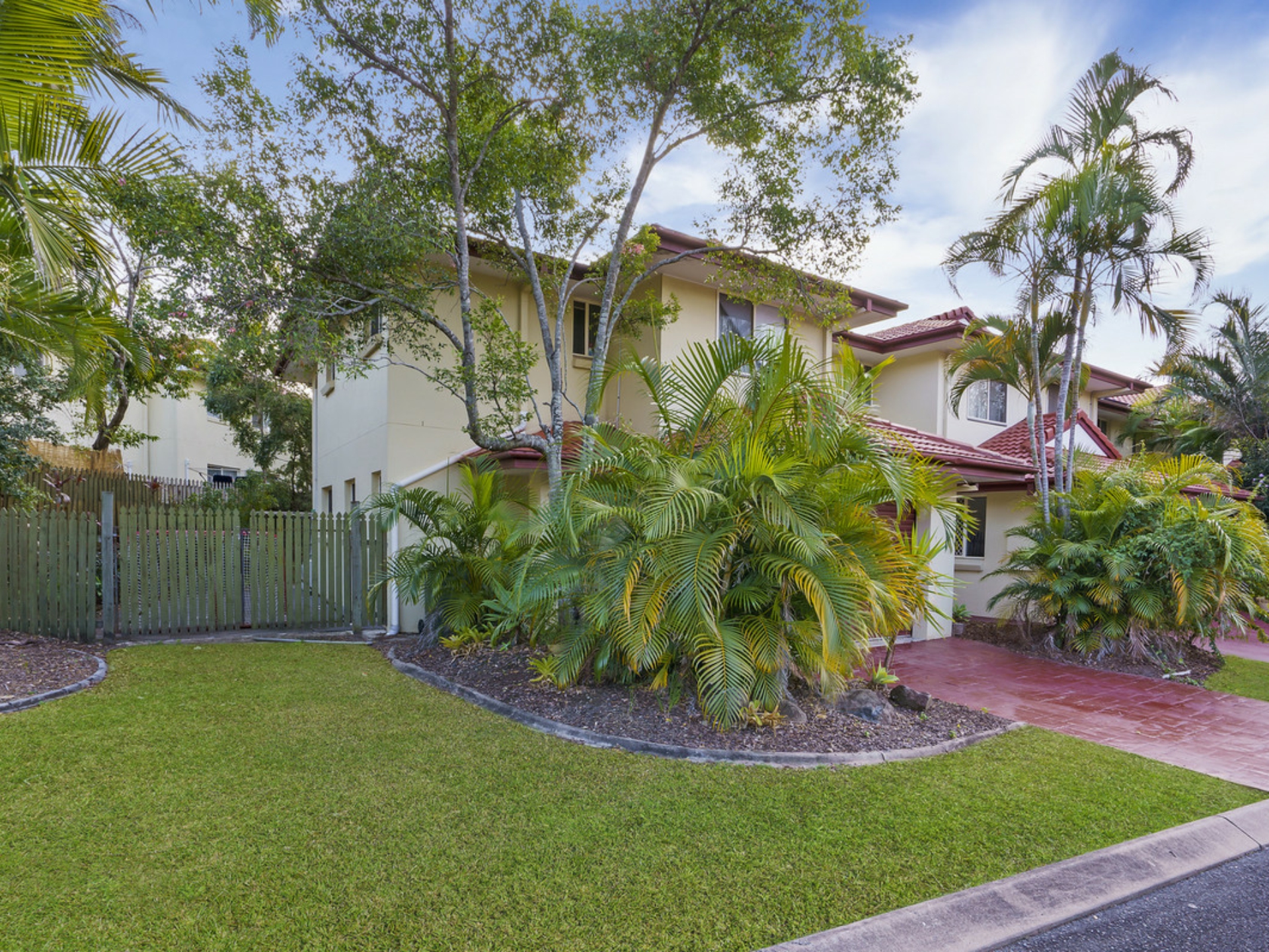 28/102 Alexander Drive Highland Park QLD