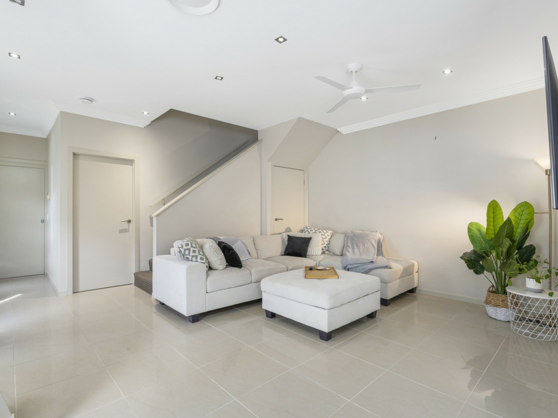 2/372 Pine Ridge Road Coombabah QLD