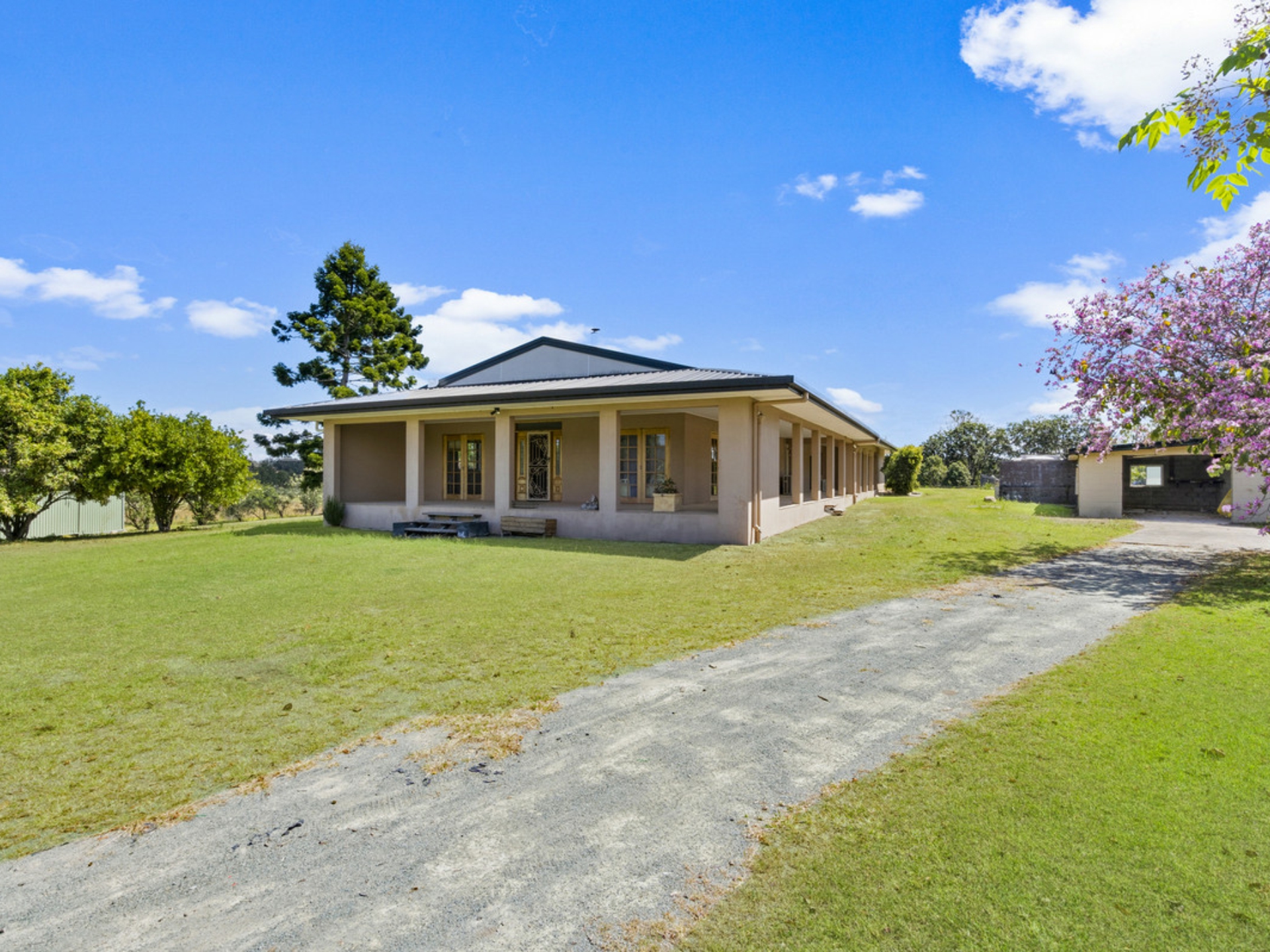 2 Larch Road Tamborine QLD