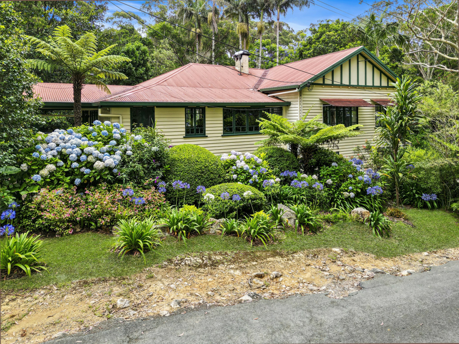 8 Canyon Parade, SPRINGBROOK