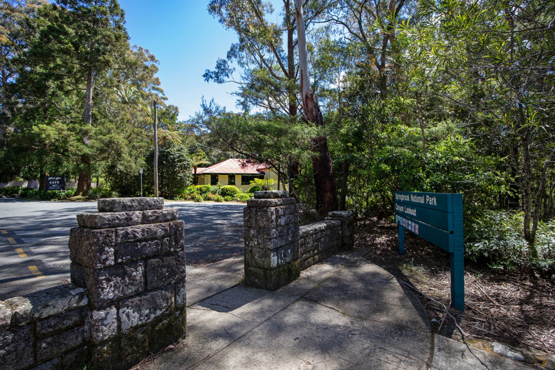 8 Canyon Parade, SPRINGBROOK