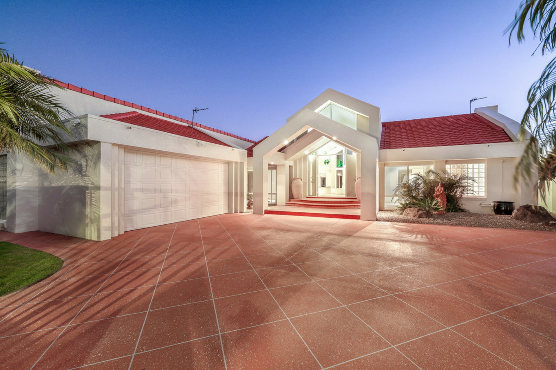 30 Kuranda Drive, ROBINA