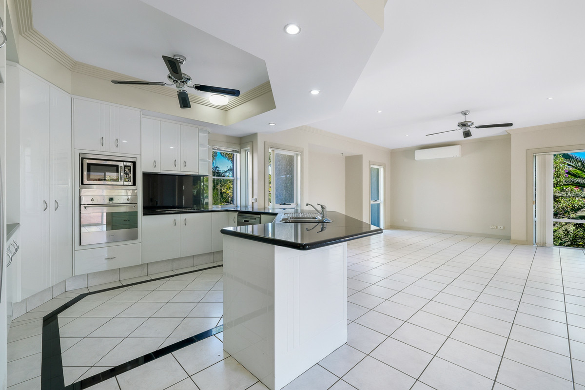 30 Kuranda Drive, ROBINA