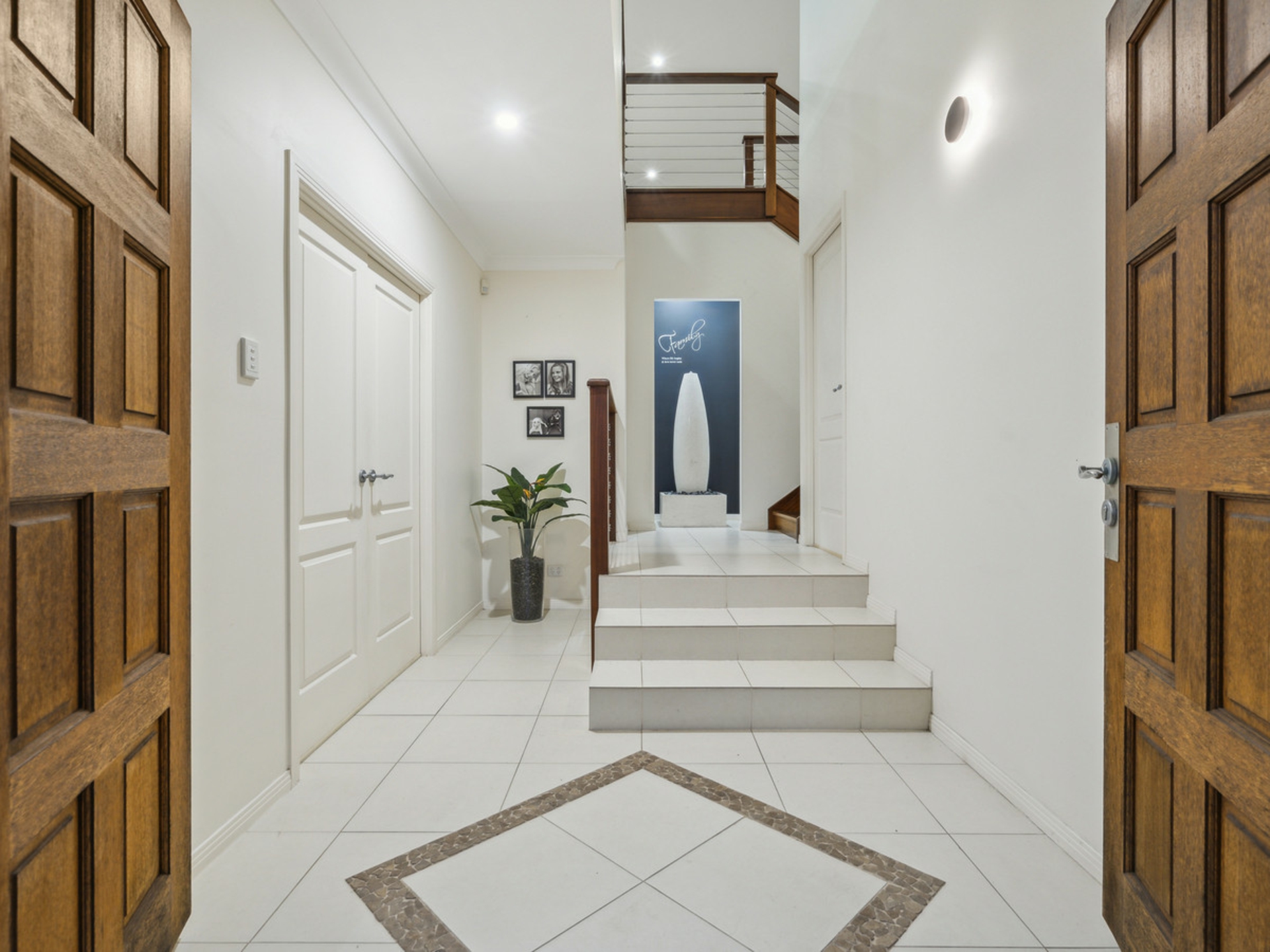 8 Chevron Rise, HIGHLAND PARK