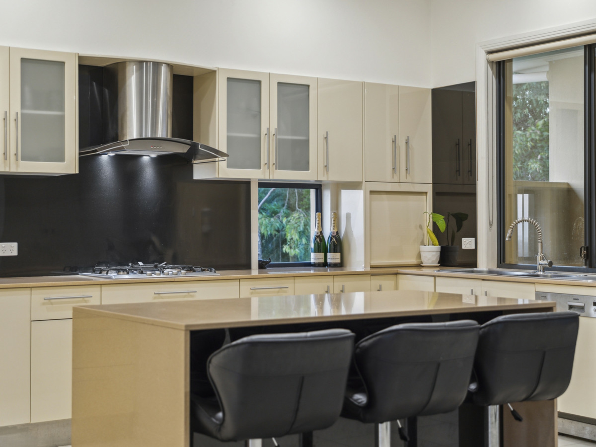 8 Chevron Rise, HIGHLAND PARK