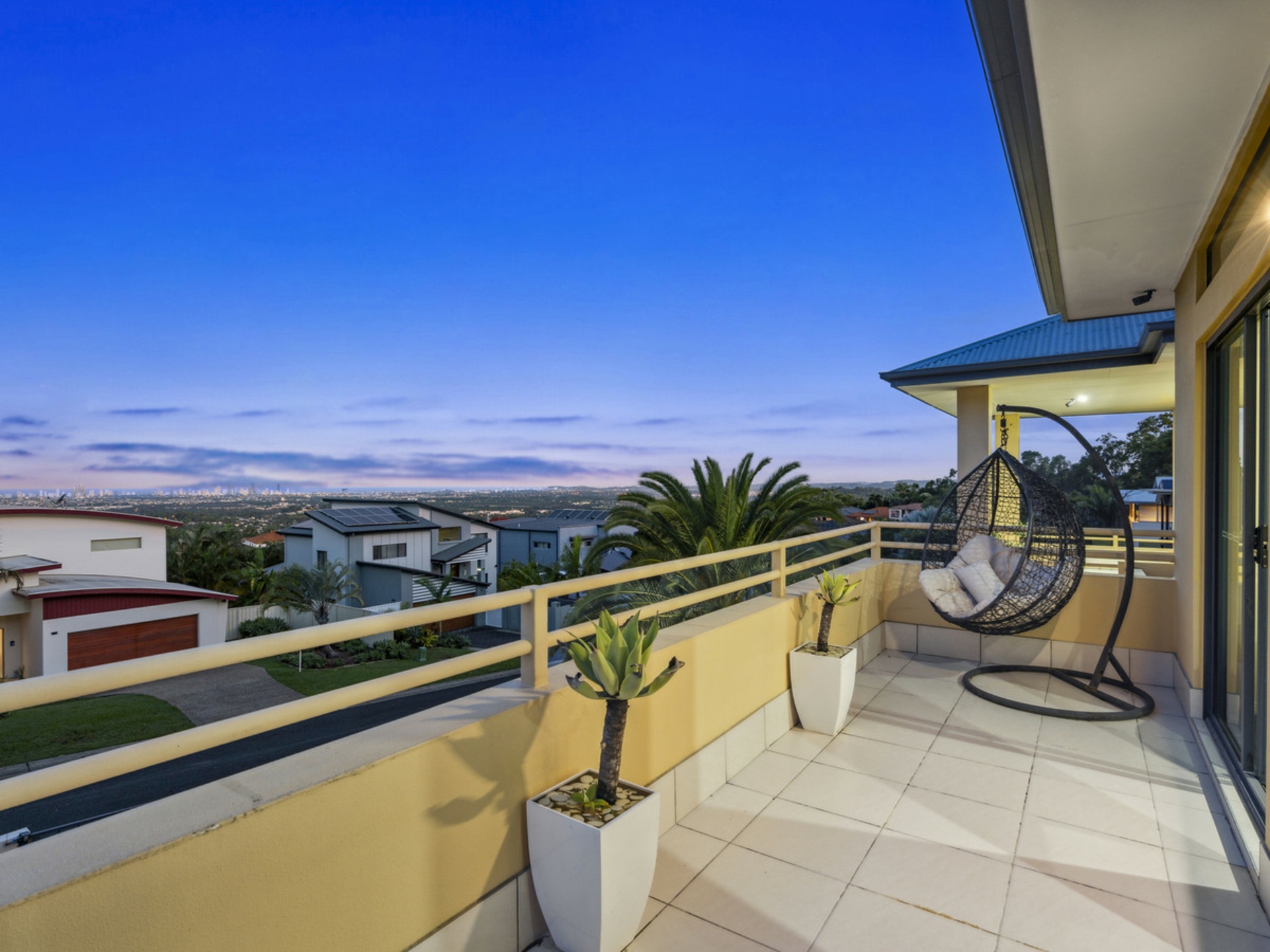 8 Chevron Rise, HIGHLAND PARK