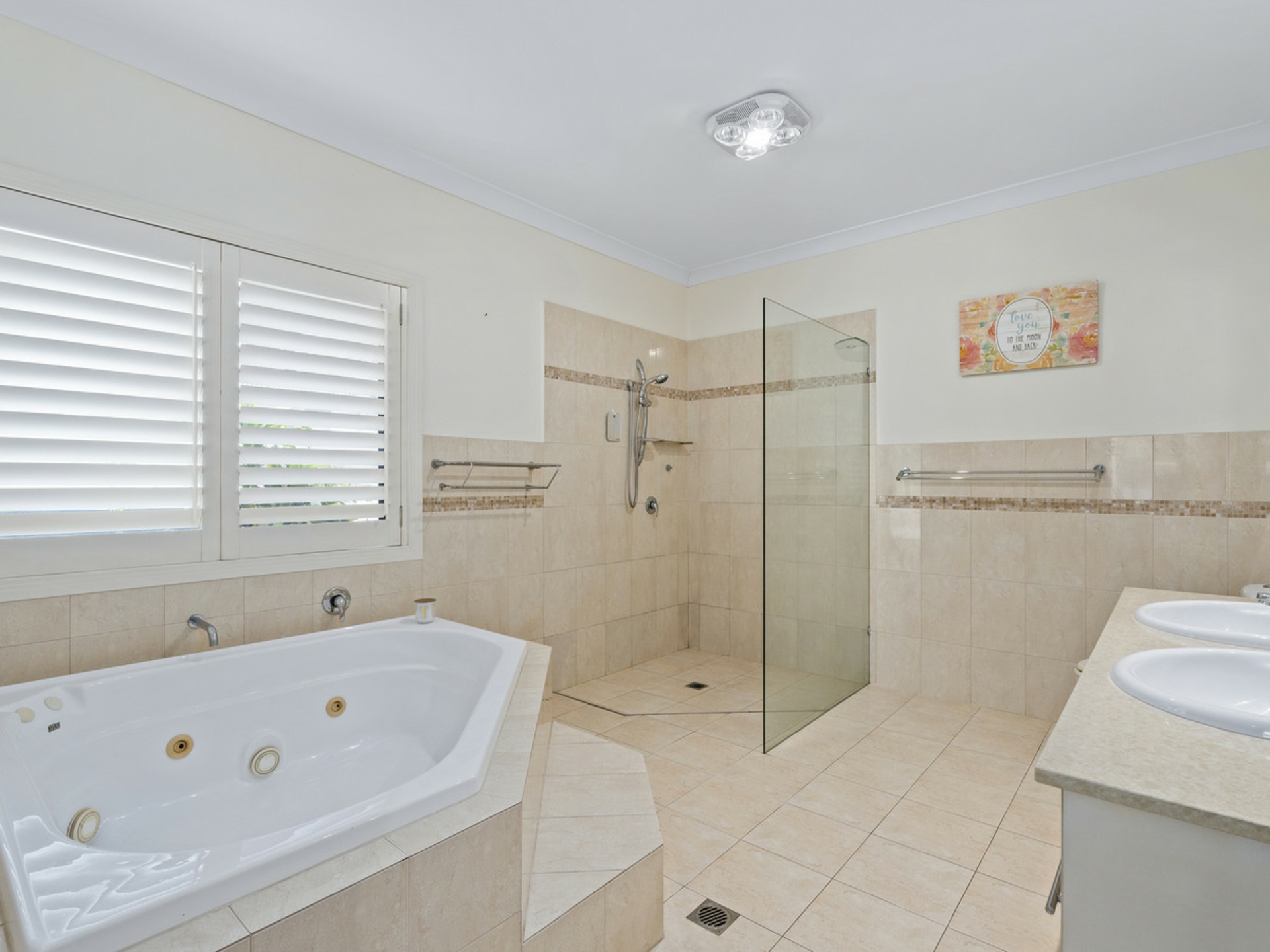 8 Chevron Rise, HIGHLAND PARK