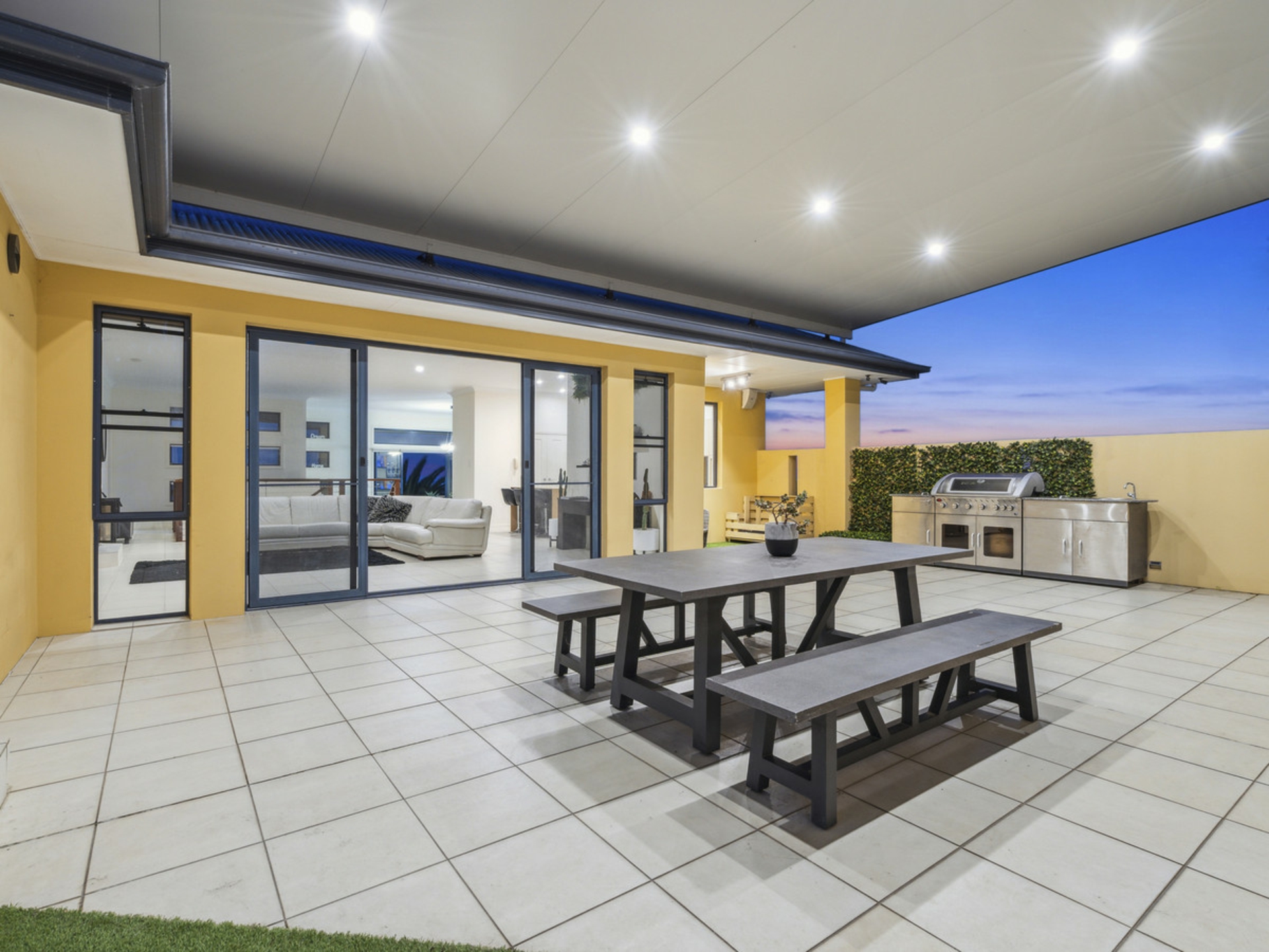 8 Chevron Rise, HIGHLAND PARK