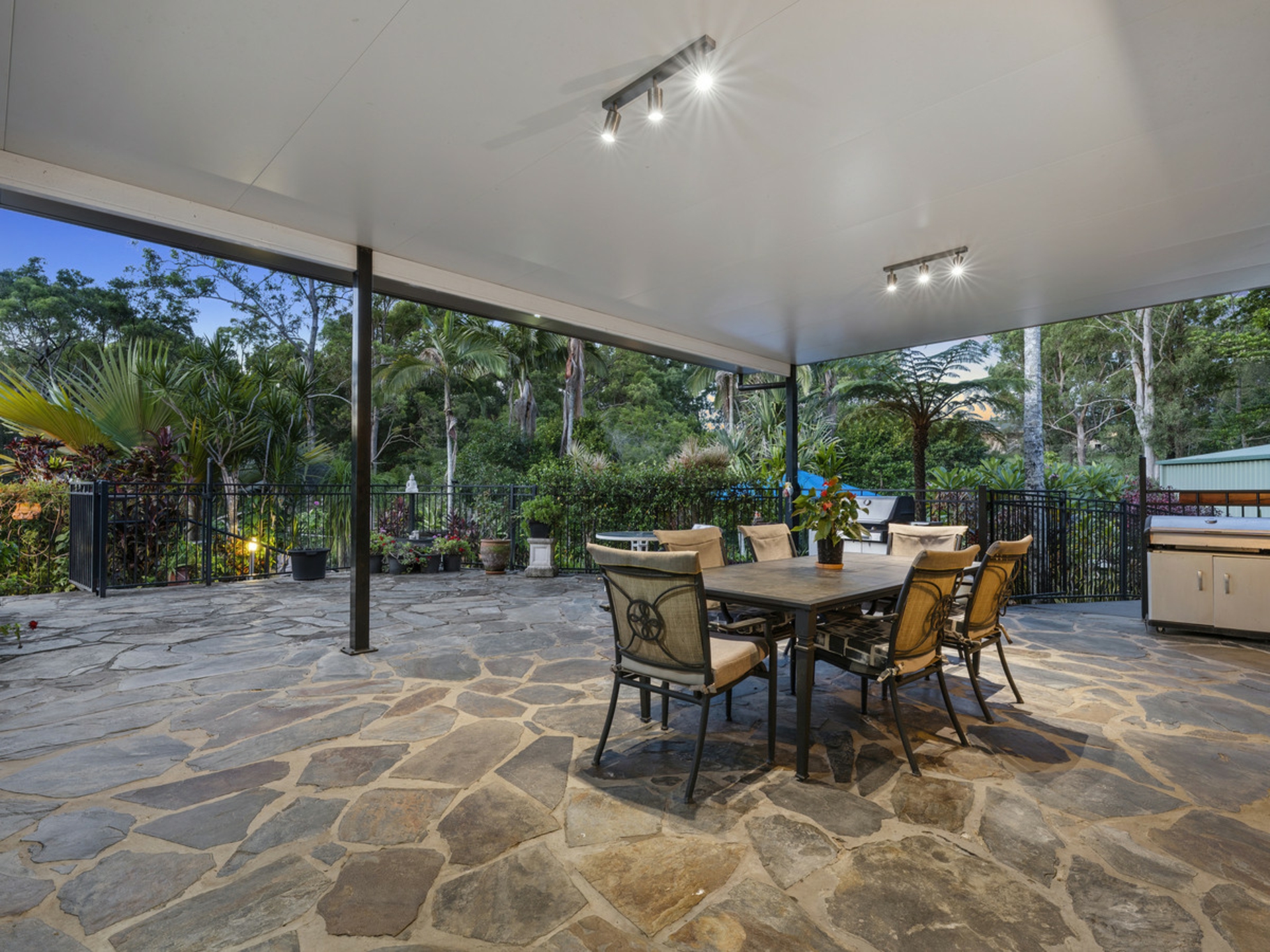 55 Winderadeen Drive Highland Park QLD - Property Details - LJ Hooker