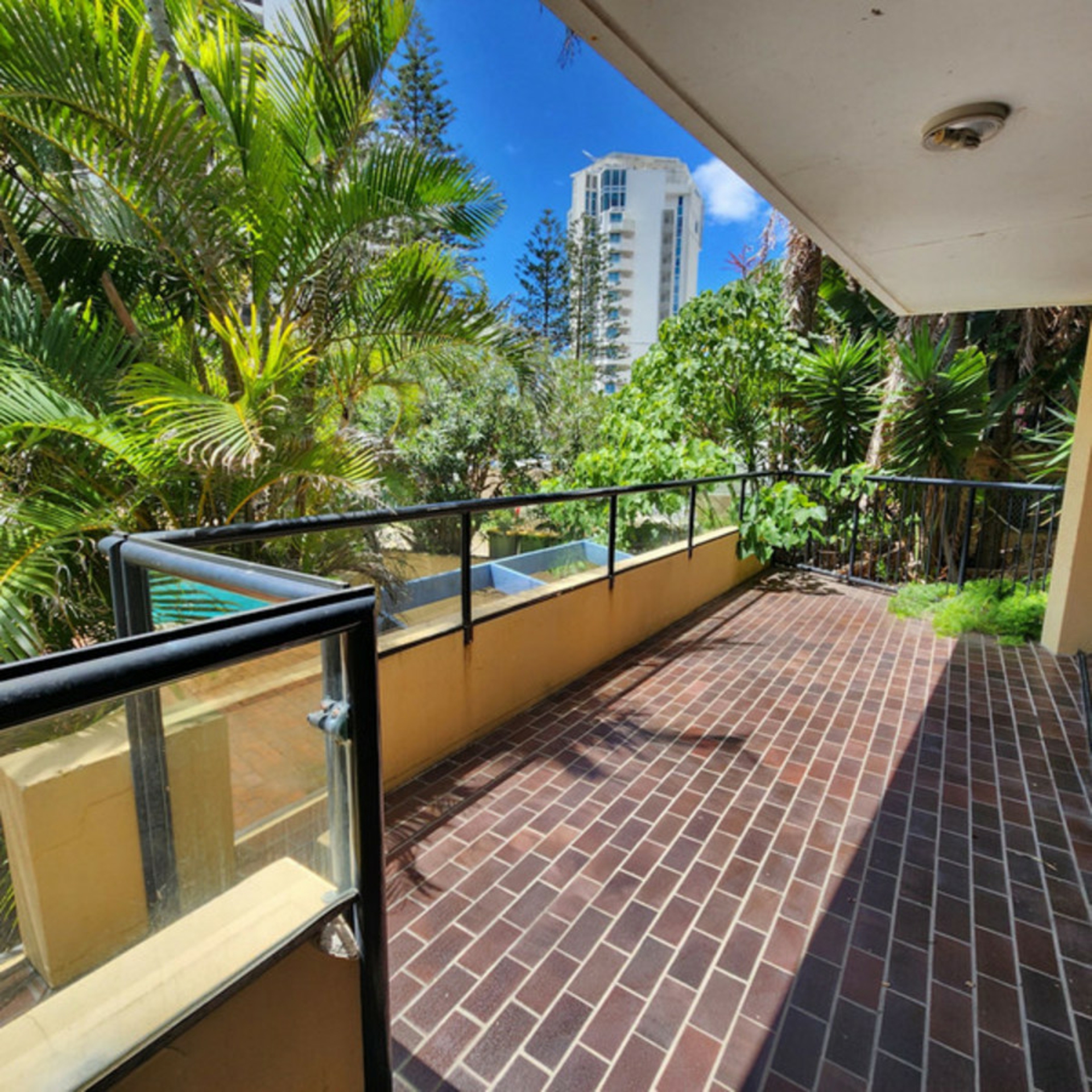 2/16 Markwell Avenue, SURFERS PARADISE
