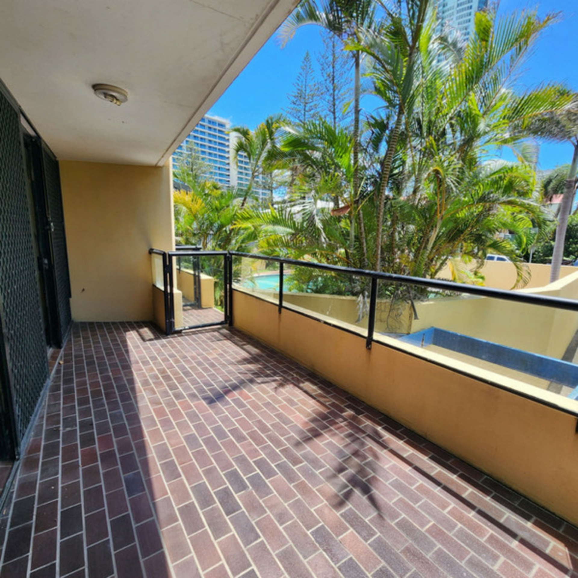 2/16 Markwell Avenue, SURFERS PARADISE