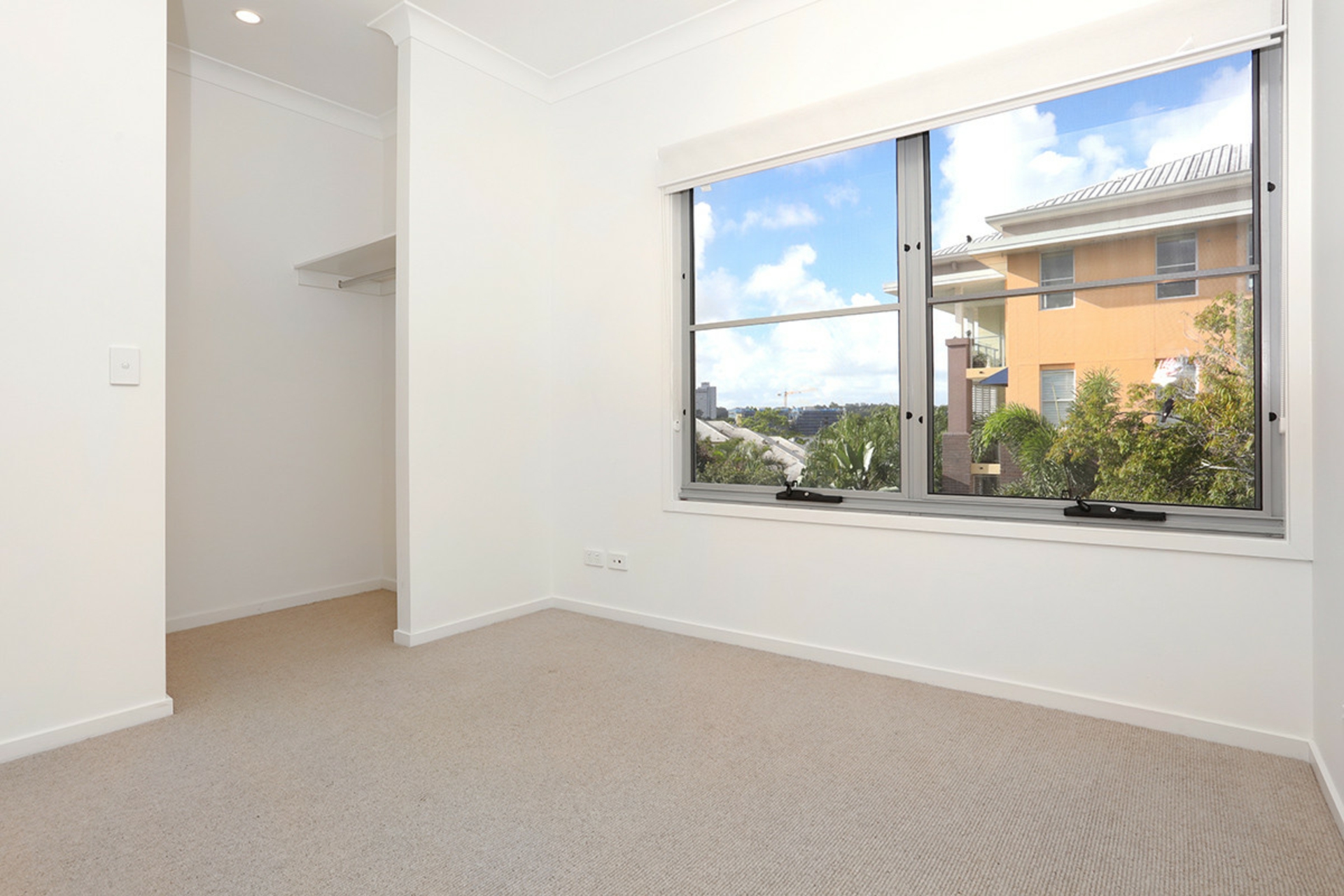 49/2 Town Centre Close, CARRARA