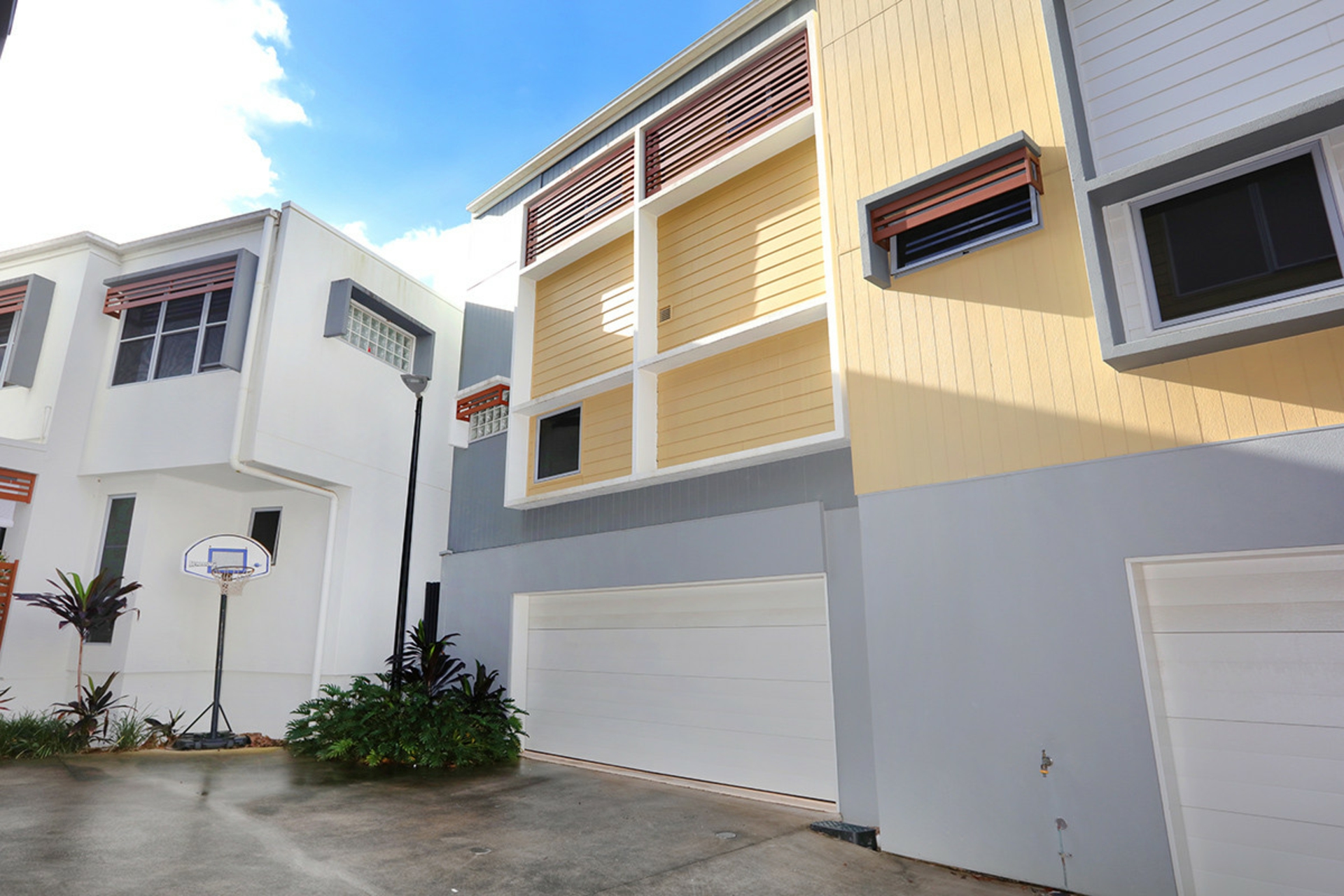 49/2 Town Centre Close, CARRARA