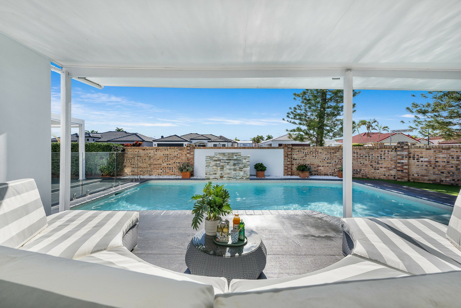 8 Renate Way, BENOWA WATERS
